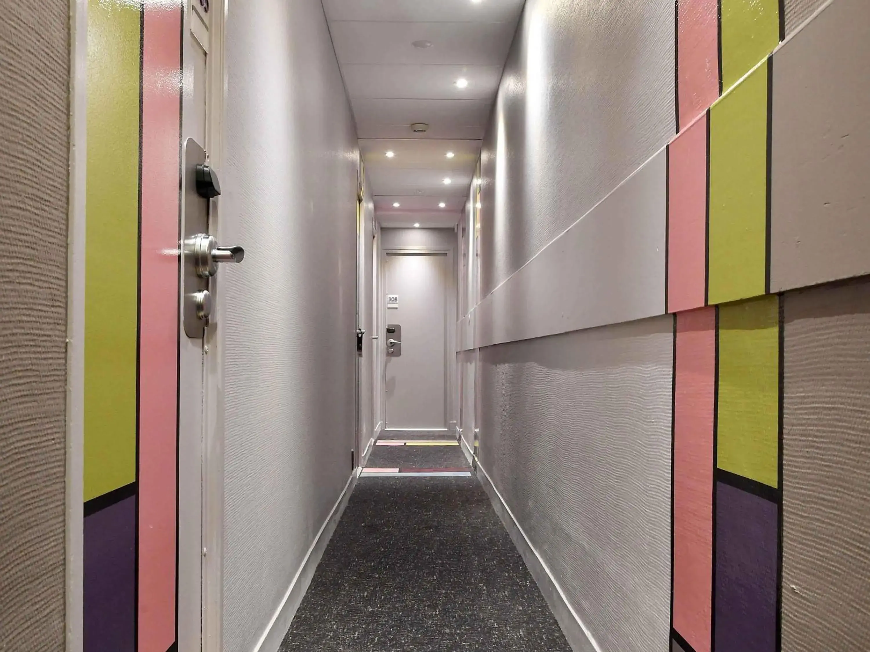 Bedroom in Mercure Paris Gare de l'Est Bedroom in Mercure Paris Gare de l'Est