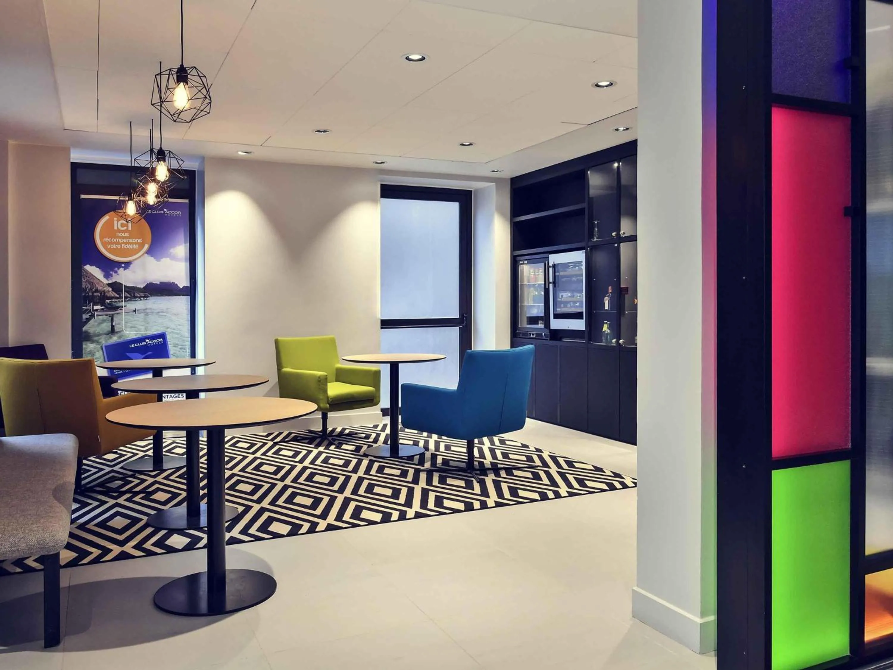 Lounge or bar in Mercure Paris Gare de l'Est