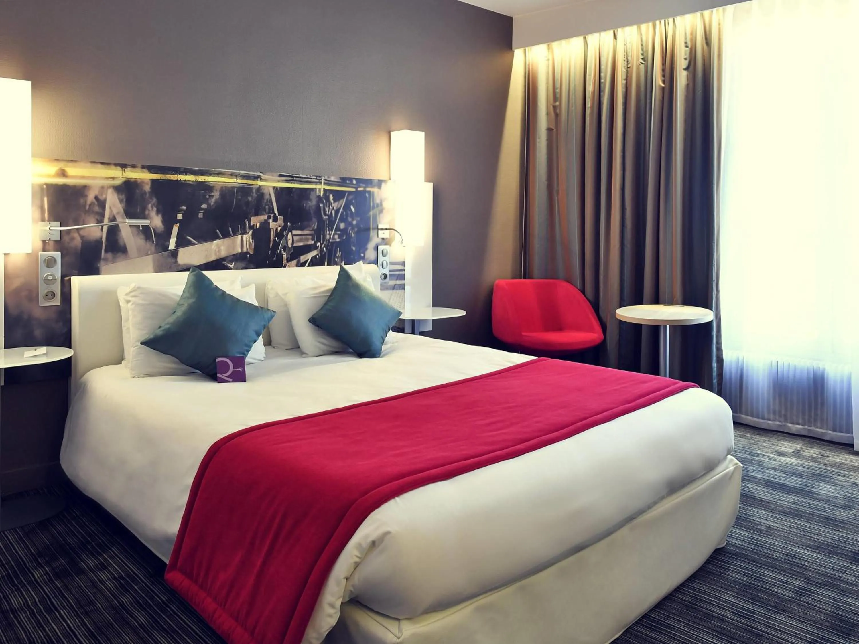 Bedroom, Bed in Mercure Paris Gare de l'Est