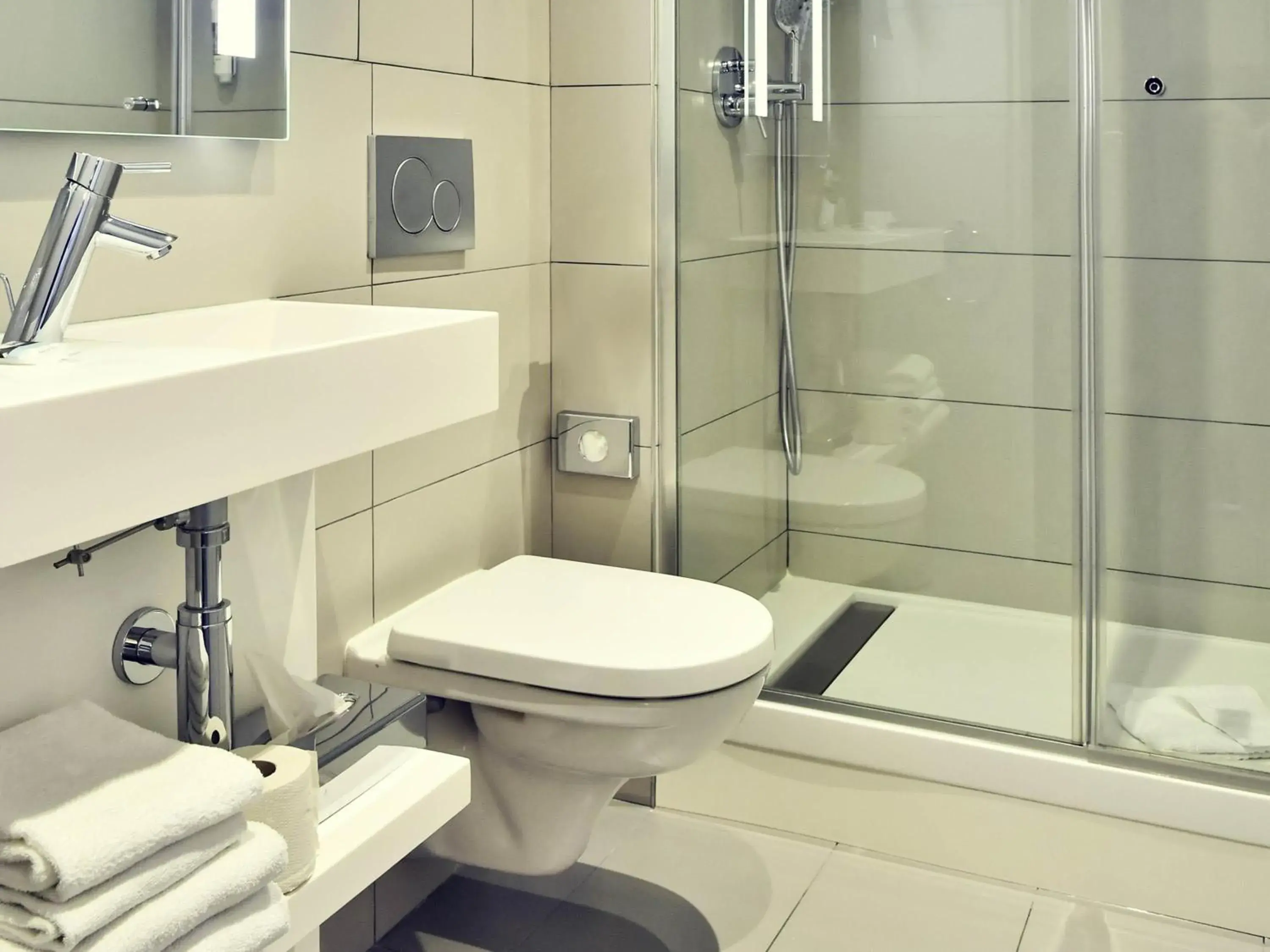 Bedroom in Mercure Paris Gare de l'Est Bedroom in Mercure Paris Gare de l'Est