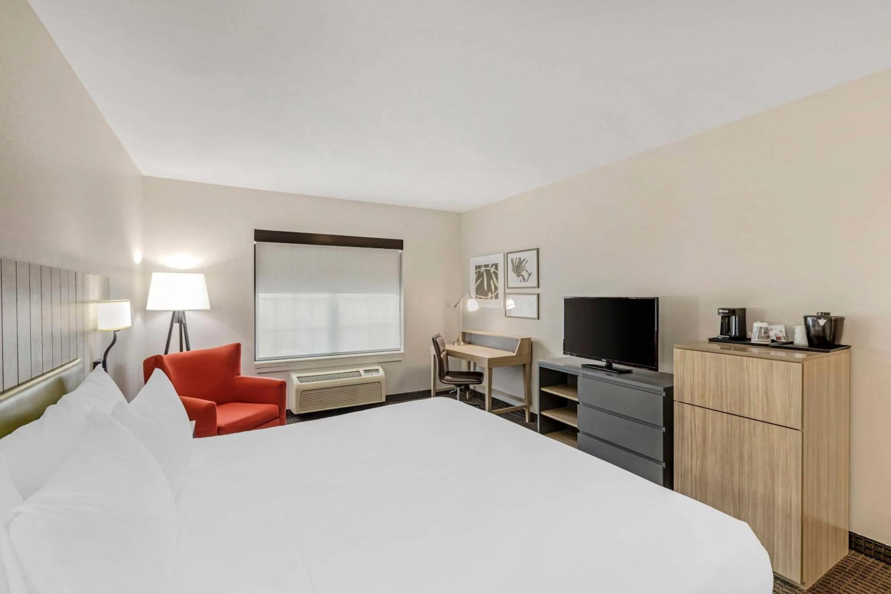Bedroom, Bed in Country Inn & Suites by Radisson, Elk Grove Village-Itasca