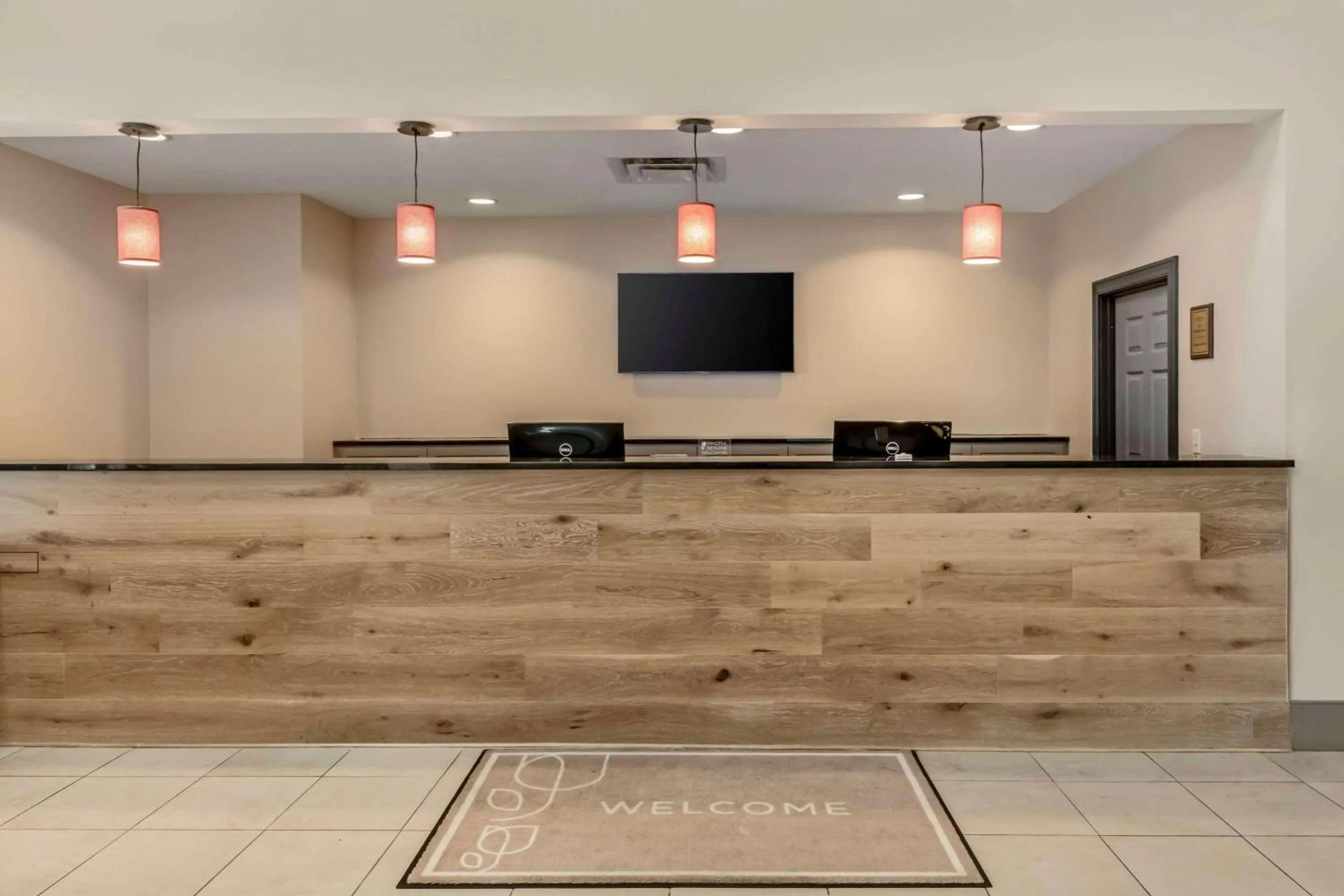 Lobby or reception in Country Inn & Suites by Radisson, Elk Grove Village-Itasca