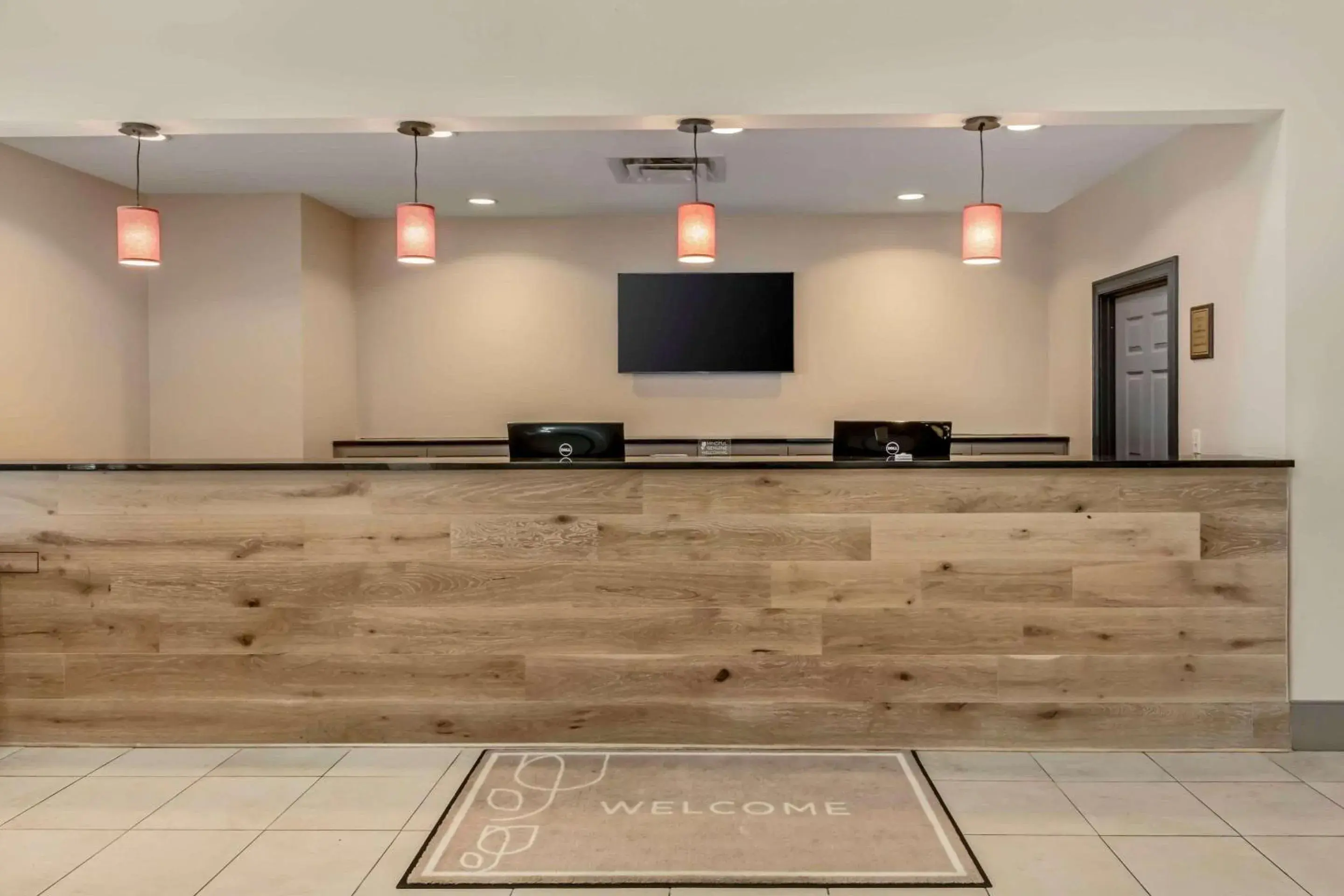 Lobby or reception in Country Inn & Suites by Radisson, Elk Grove Village-Itasca Lobby or reception in Country Inn & Suites by Radisson, Elk Grove Village-Itasca