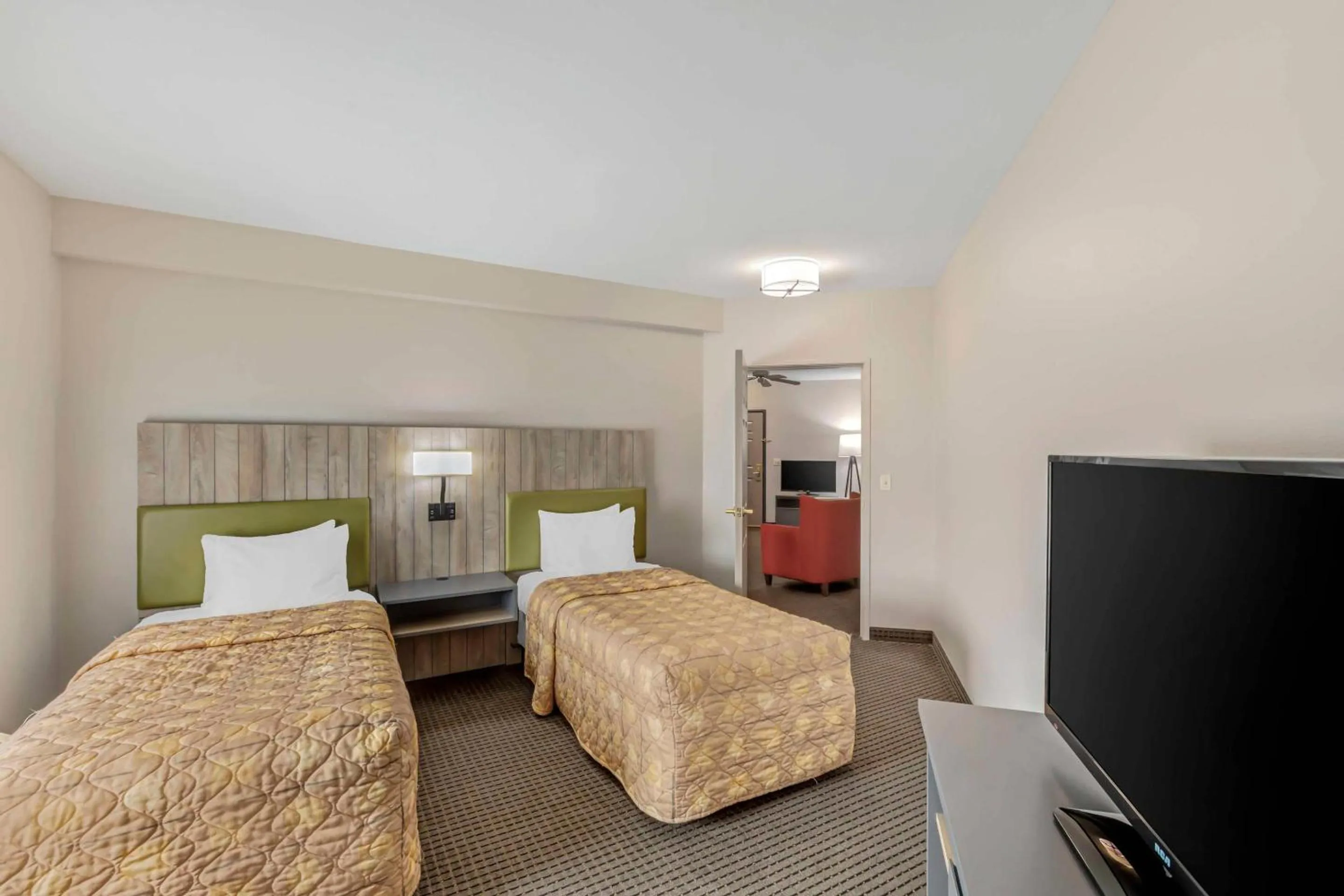 Bedroom, Bed in Country Inn & Suites by Radisson, Elk Grove Village-Itasca