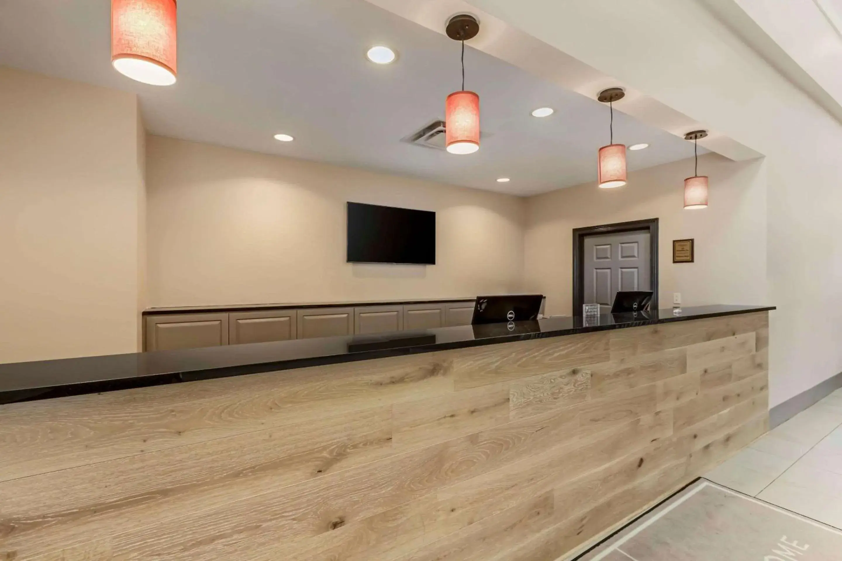 Lobby or reception in Country Inn & Suites by Radisson, Elk Grove Village-Itasca Lobby or reception in Country Inn & Suites by Radisson, Elk Grove Village-Itasca