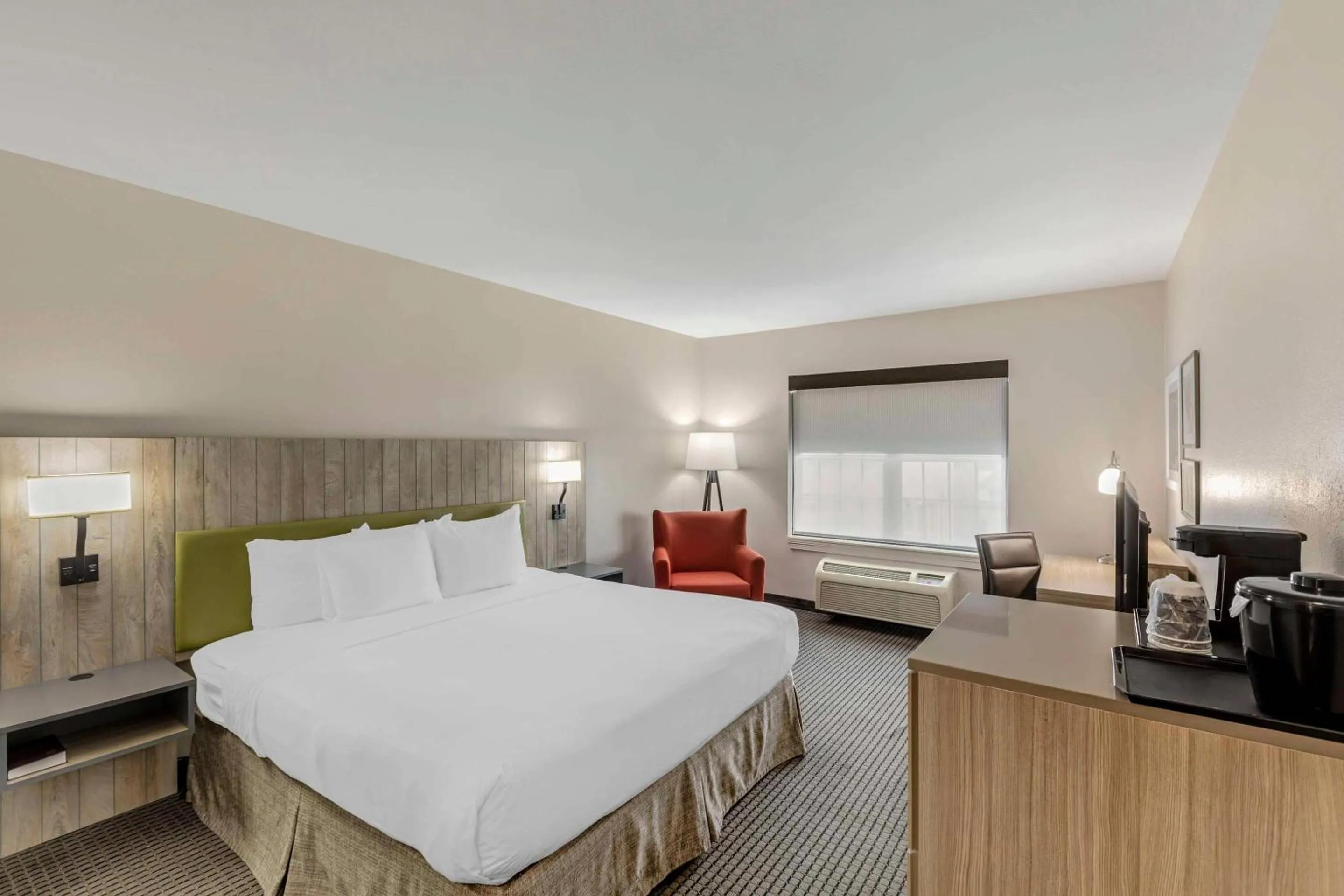 Bedroom, Bed in Country Inn & Suites by Radisson, Elk Grove Village-Itasca