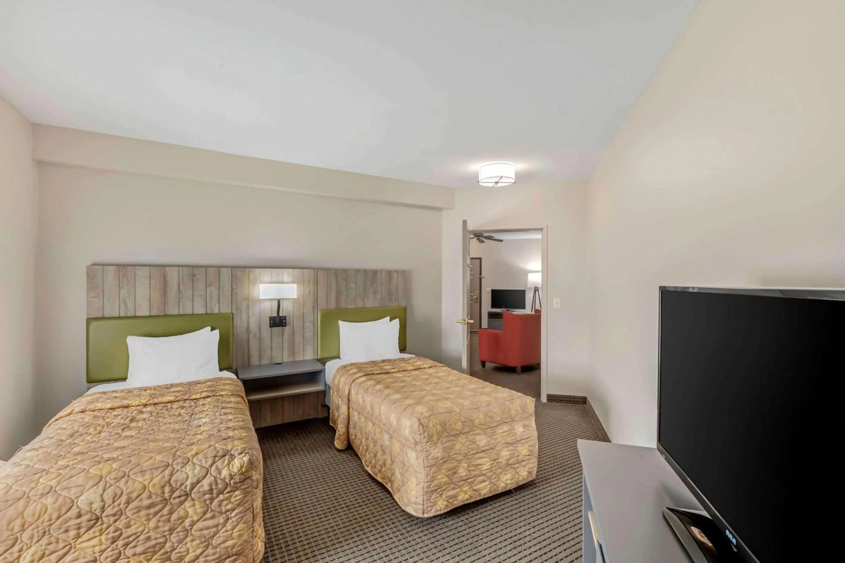 Bedroom, Bed in Country Inn & Suites by Radisson, Elk Grove Village-Itasca