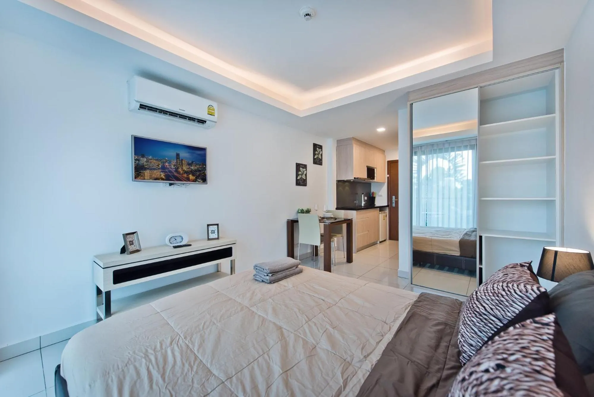 CONVENIENT Studio in Laguna Beach Resort 2.