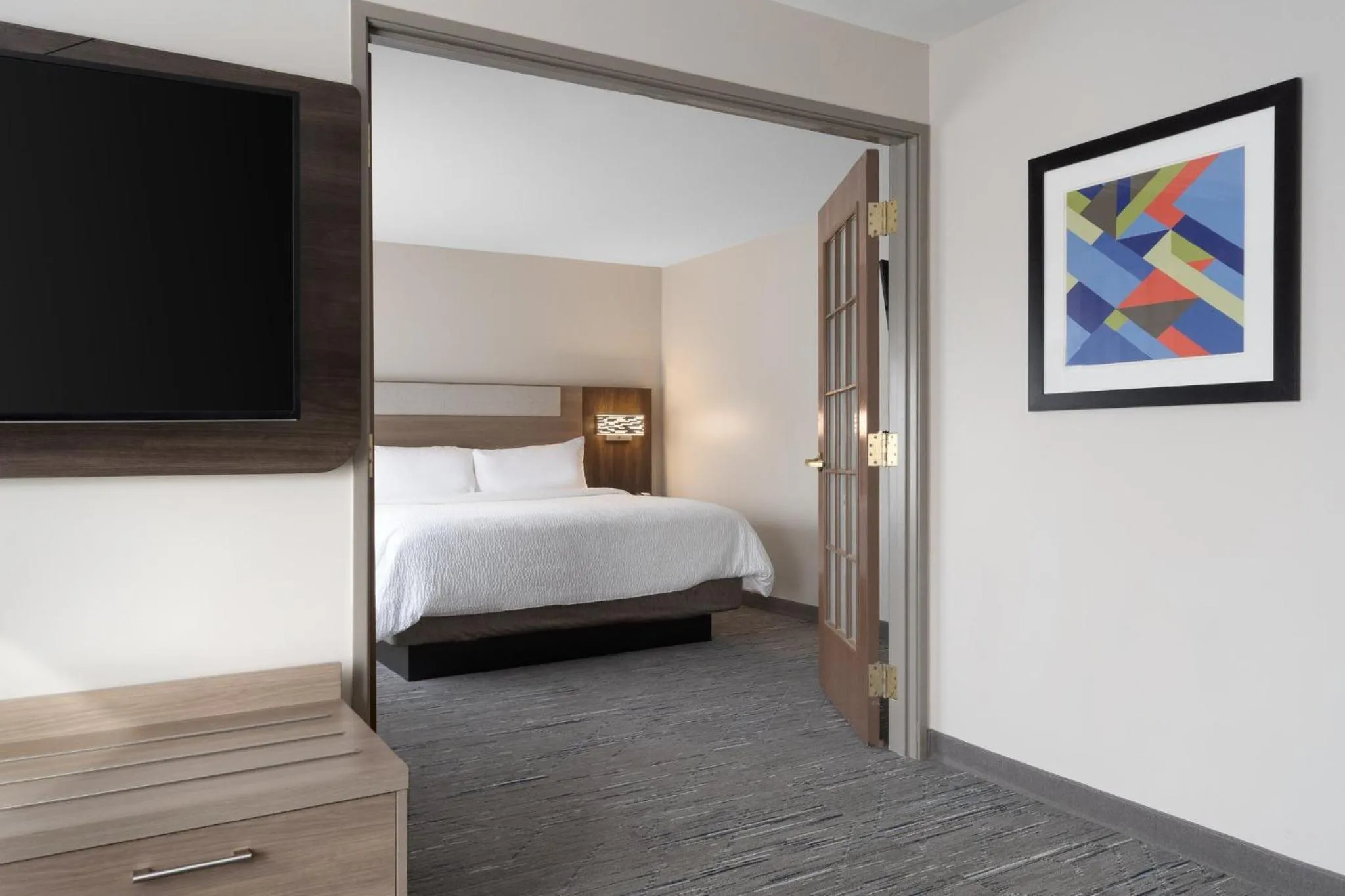 Photo of the whole room, Bed in Holiday Inn Express Hotel & Suites Saginaw by IHG