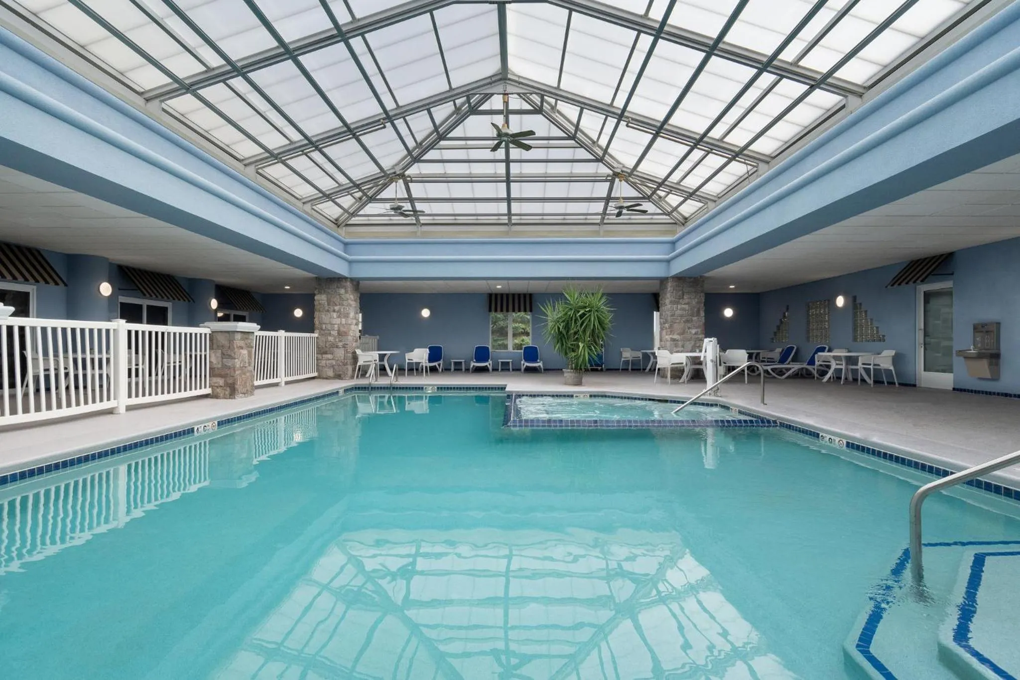 Swimming pool in Holiday Inn Express Hotel & Suites Saginaw by IHG