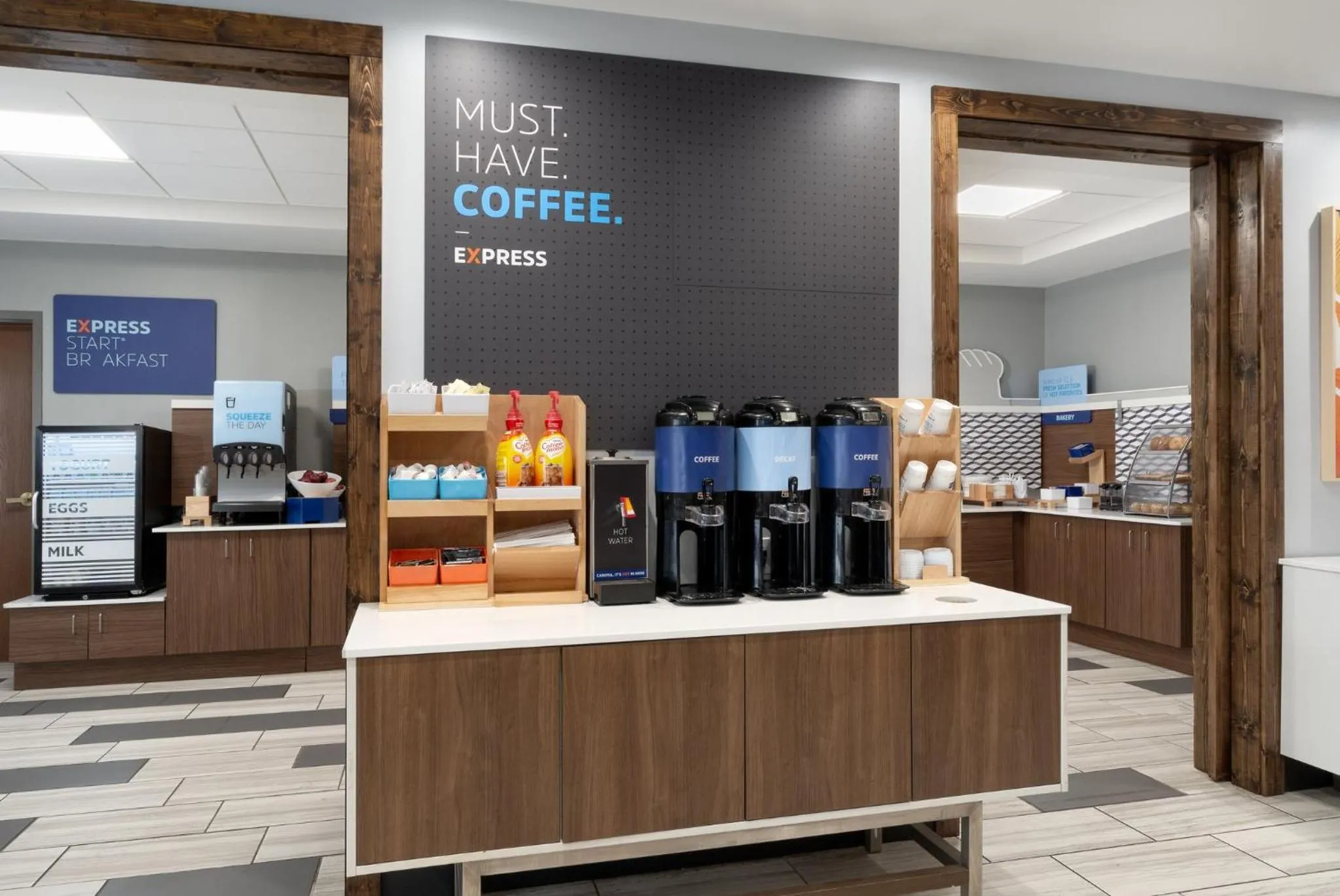 Coffee/tea facilities in Holiday Inn Express Hotel & Suites Saginaw by IHG