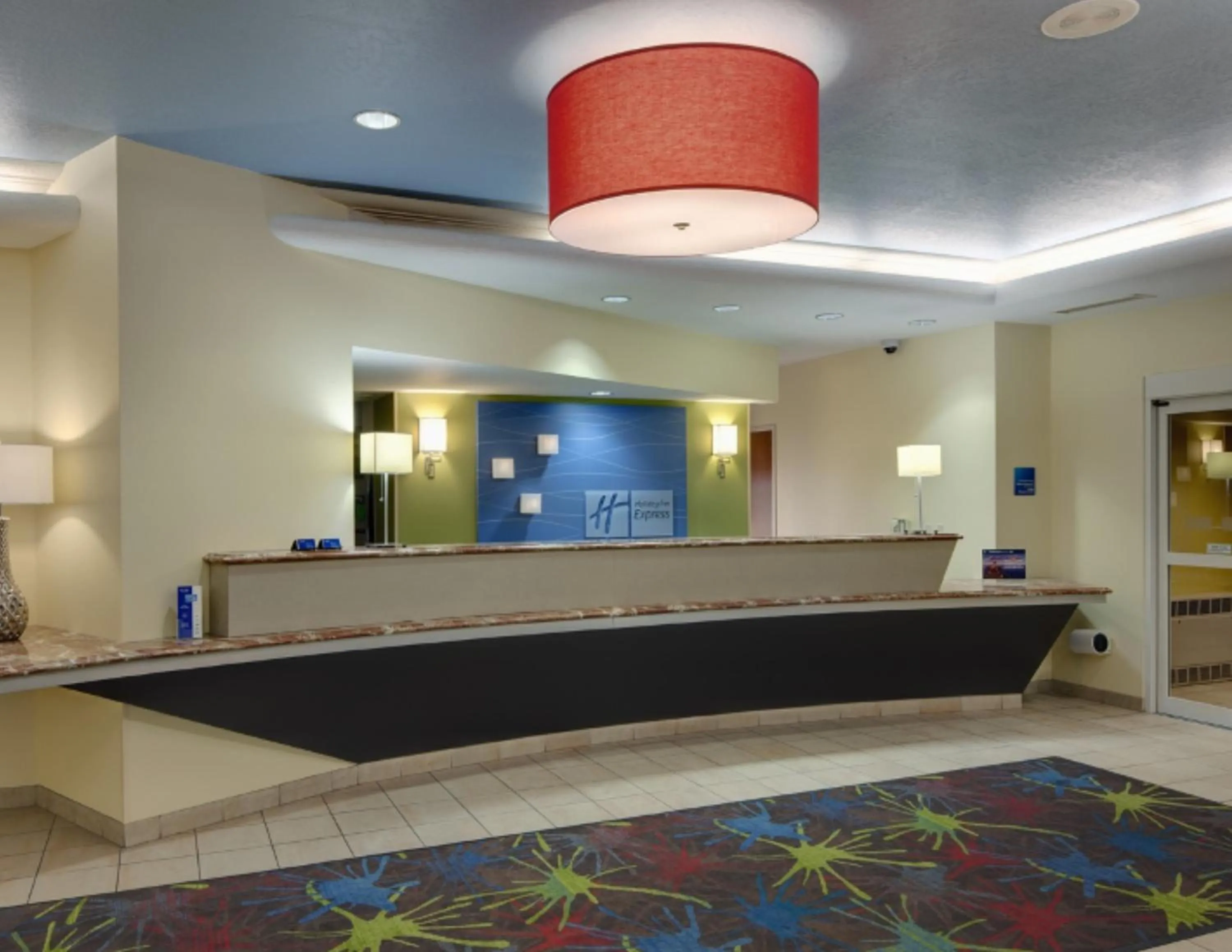 Lobby or reception in Holiday Inn Express Hotel & Suites Saginaw by IHG