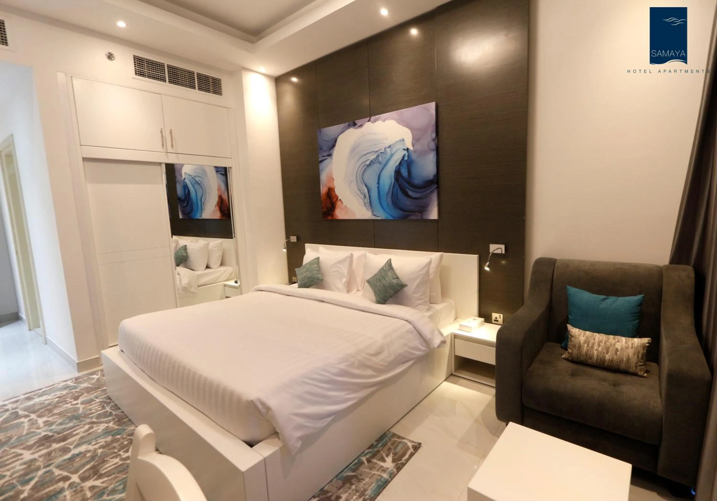 Bedroom, Bed in Samaya Hotel Apartment Dubai