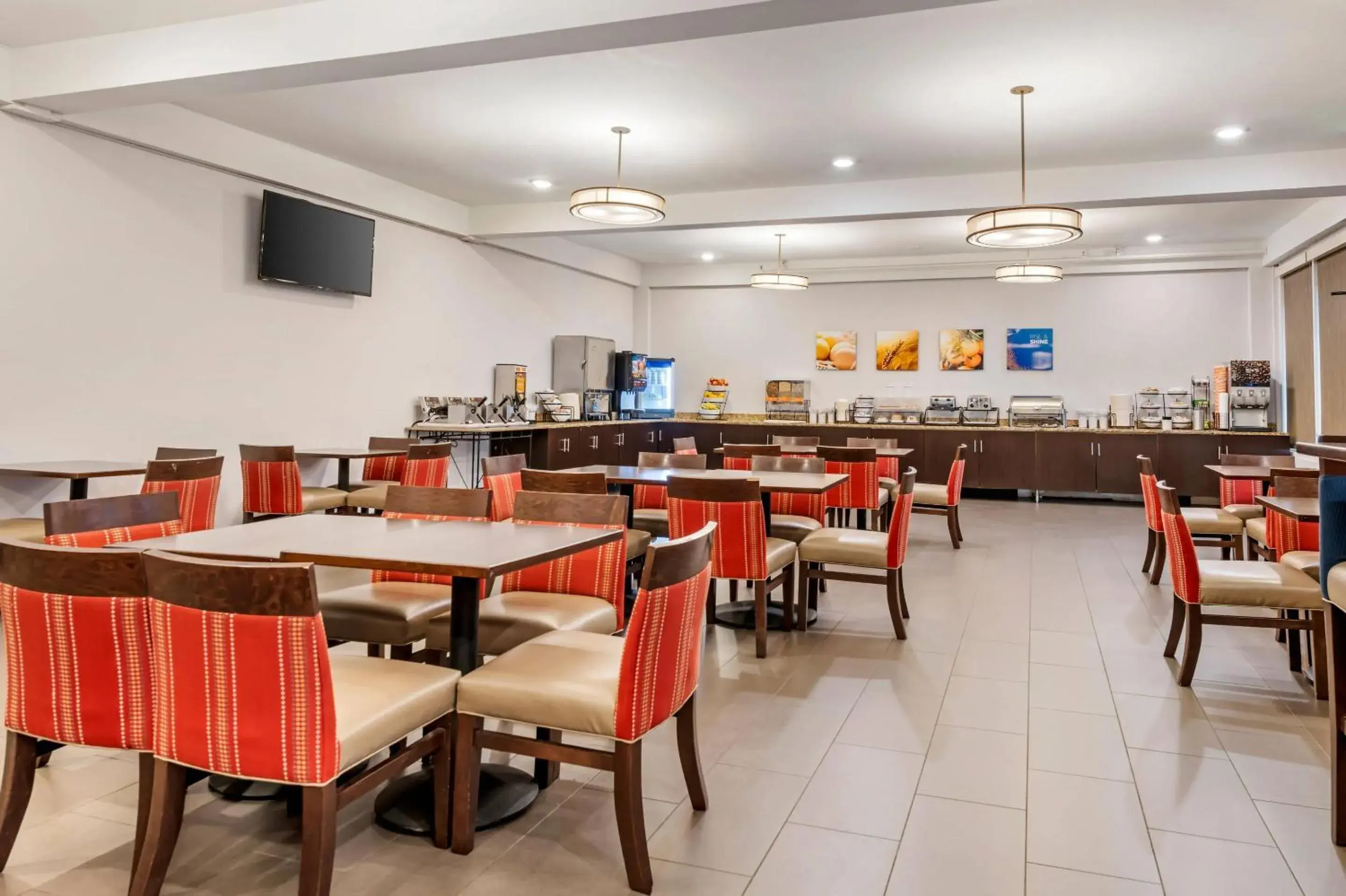 Breakfast in Comfort Inn MSP Airport - Mall of America Breakfast in Comfort Inn MSP Airport - Mall of America