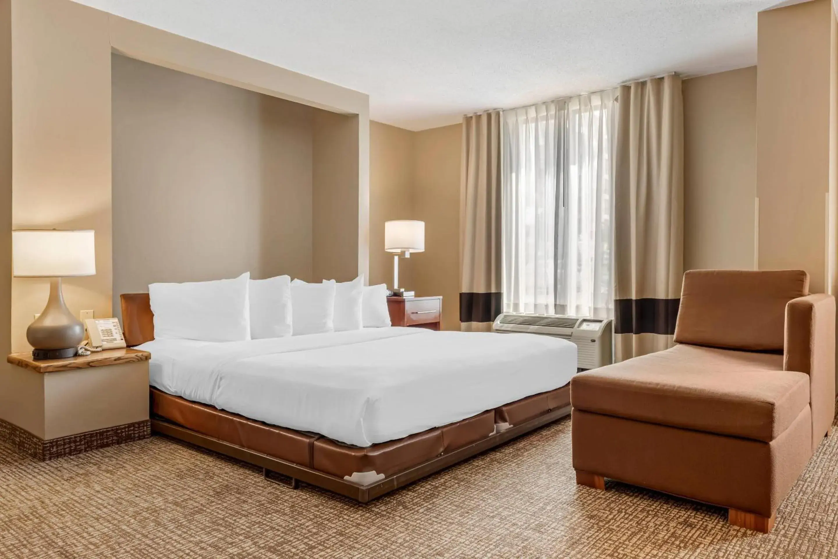 Bedroom, Bed in Comfort Inn MSP Airport - Mall of America Bedroom, Bed in Comfort Inn MSP Airport - Mall of America