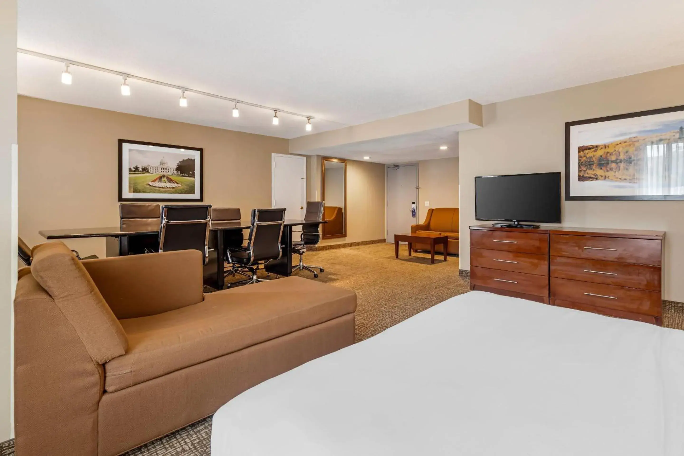 Bedroom in Comfort Inn MSP Airport - Mall of America Bedroom in Comfort Inn MSP Airport - Mall of America