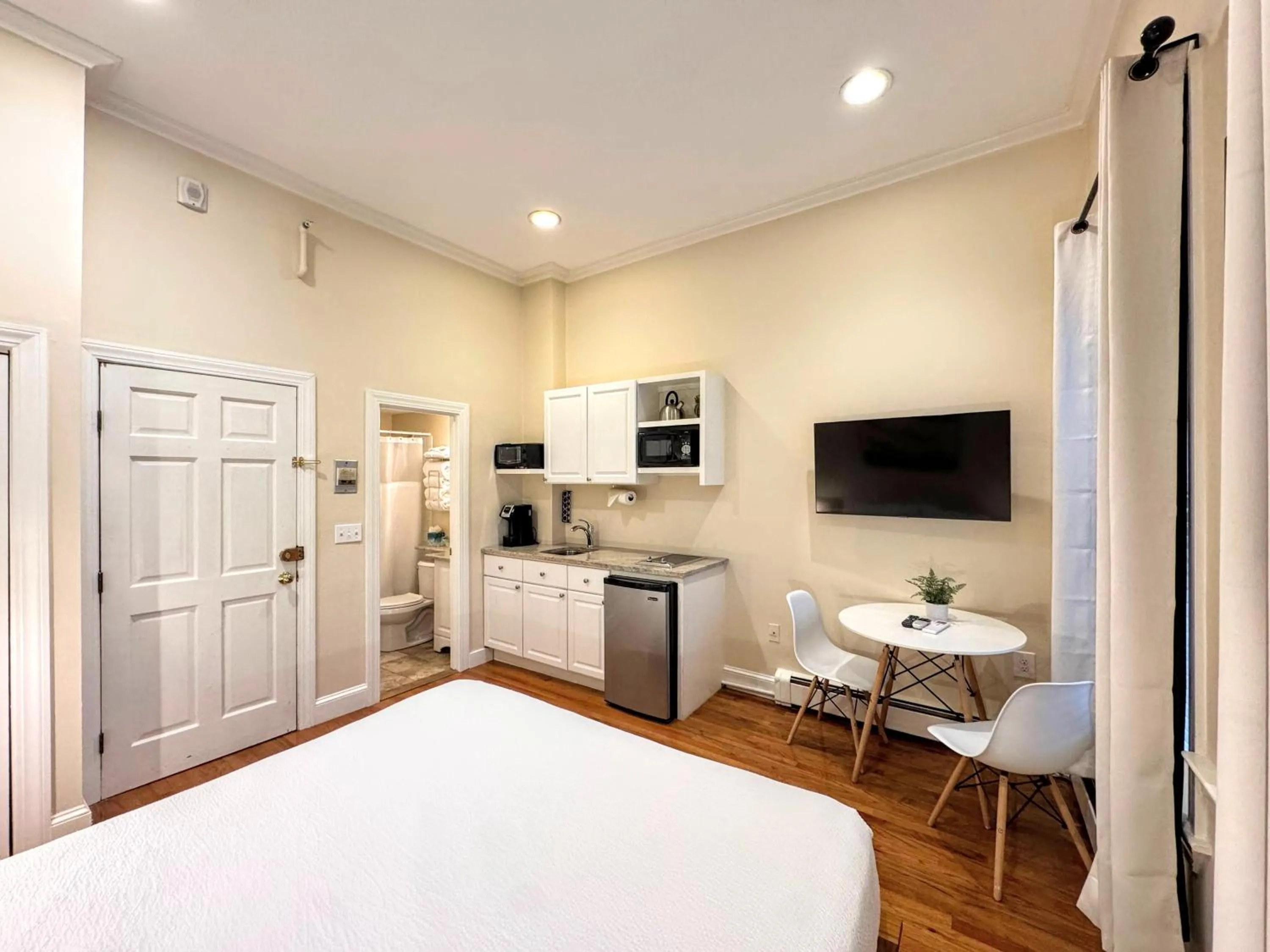 Photo of the whole room, Bed in Copley House