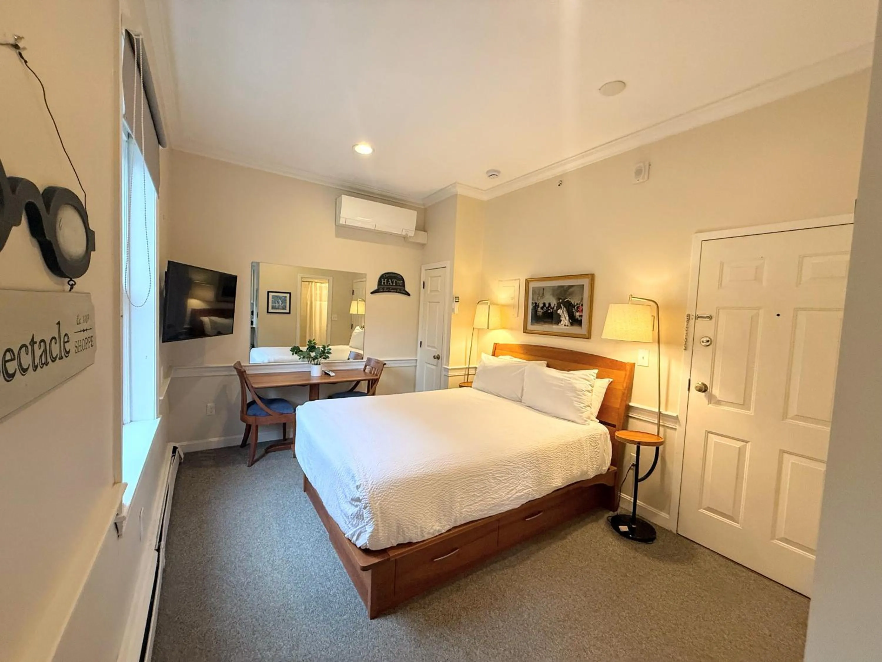 Photo of the whole room, Bed in Copley House