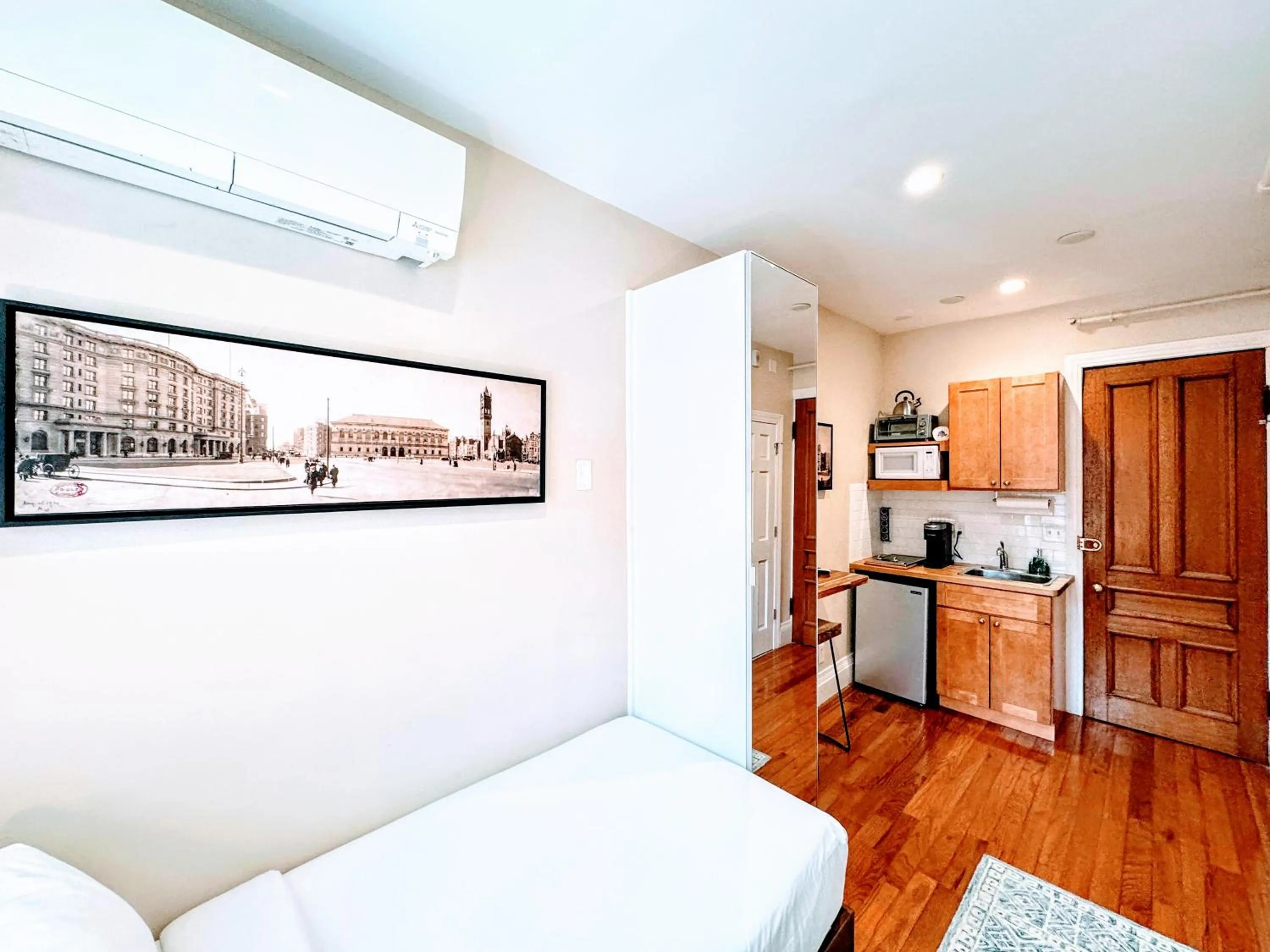 Photo of the whole room, Bed in Copley House