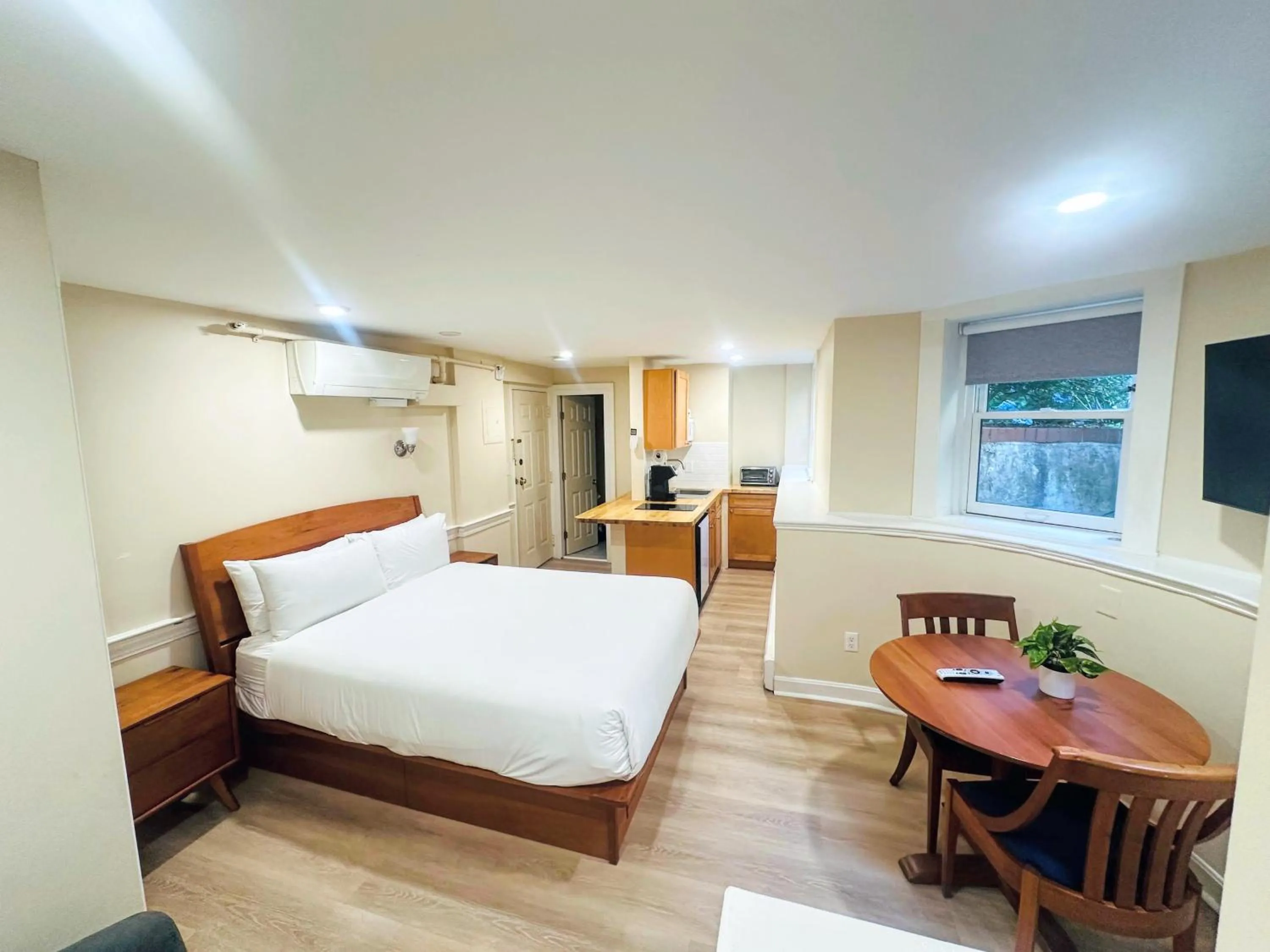 Photo of the whole room, Bed in Copley House