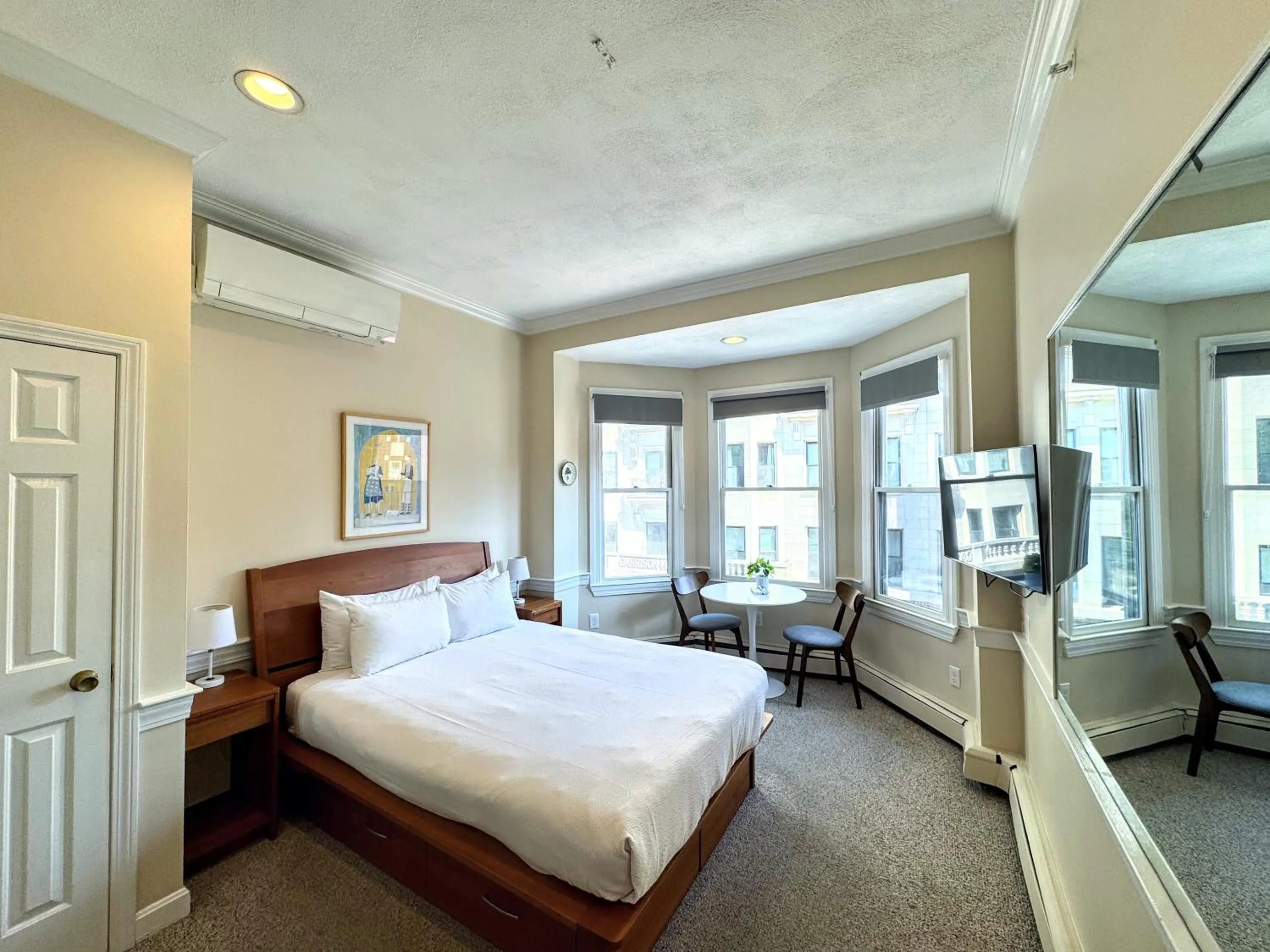 Photo of the whole room, Bed in Copley House