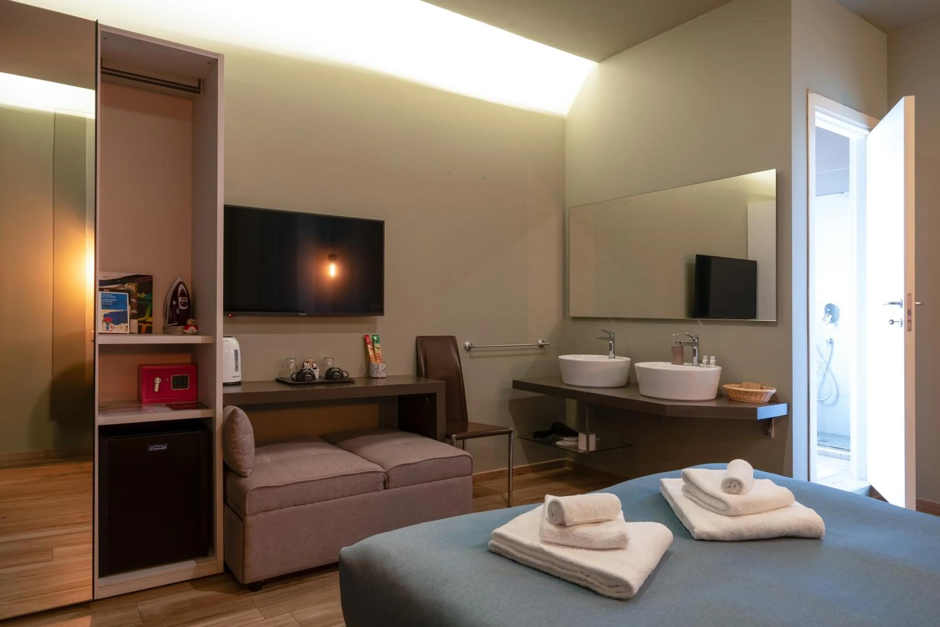 Bed in GOGO` Petit Hotel