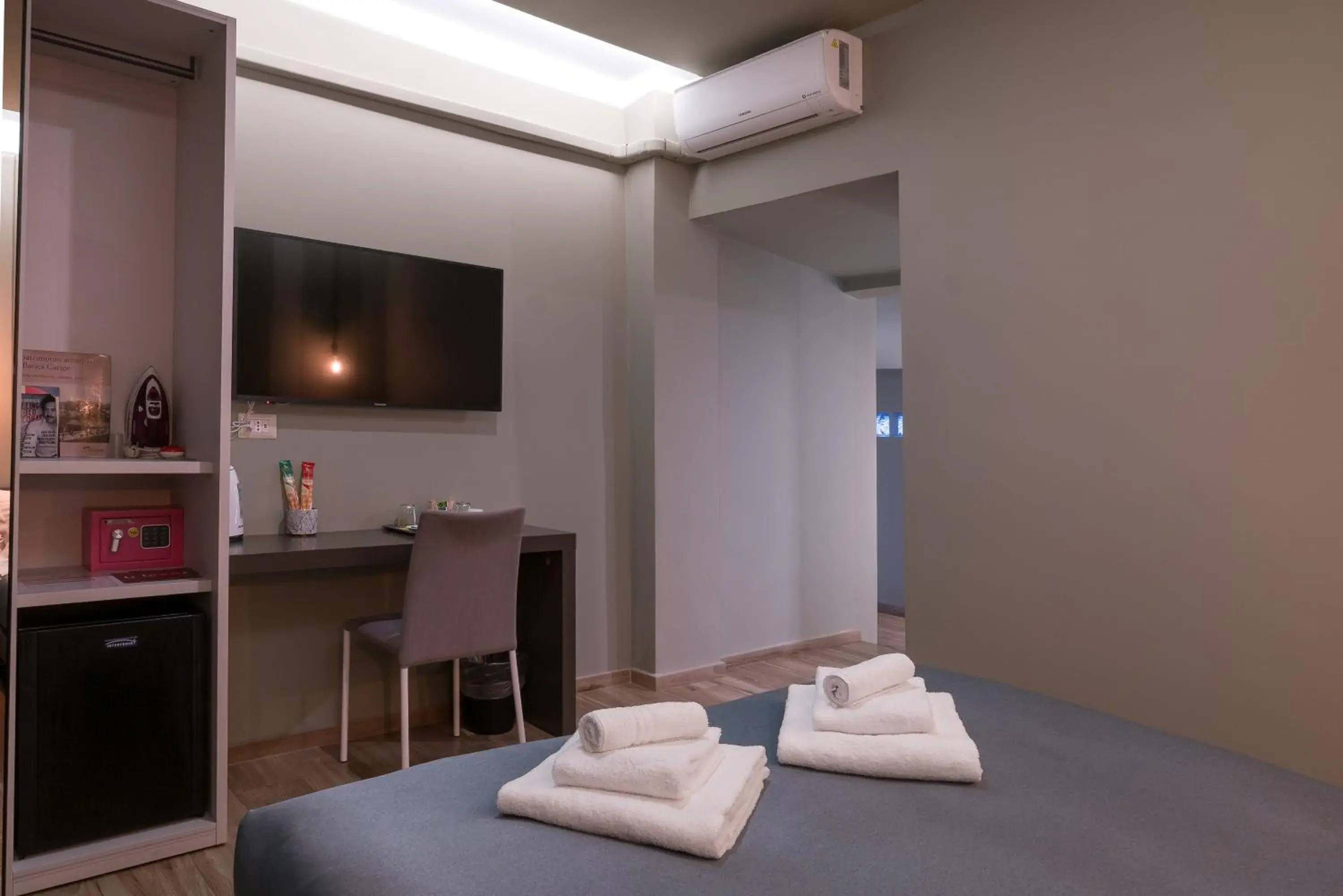 Photo of the whole room, Bed in GOGO` Petit Hotel Photo of the whole room, Bed in GOGO` Petit Hotel