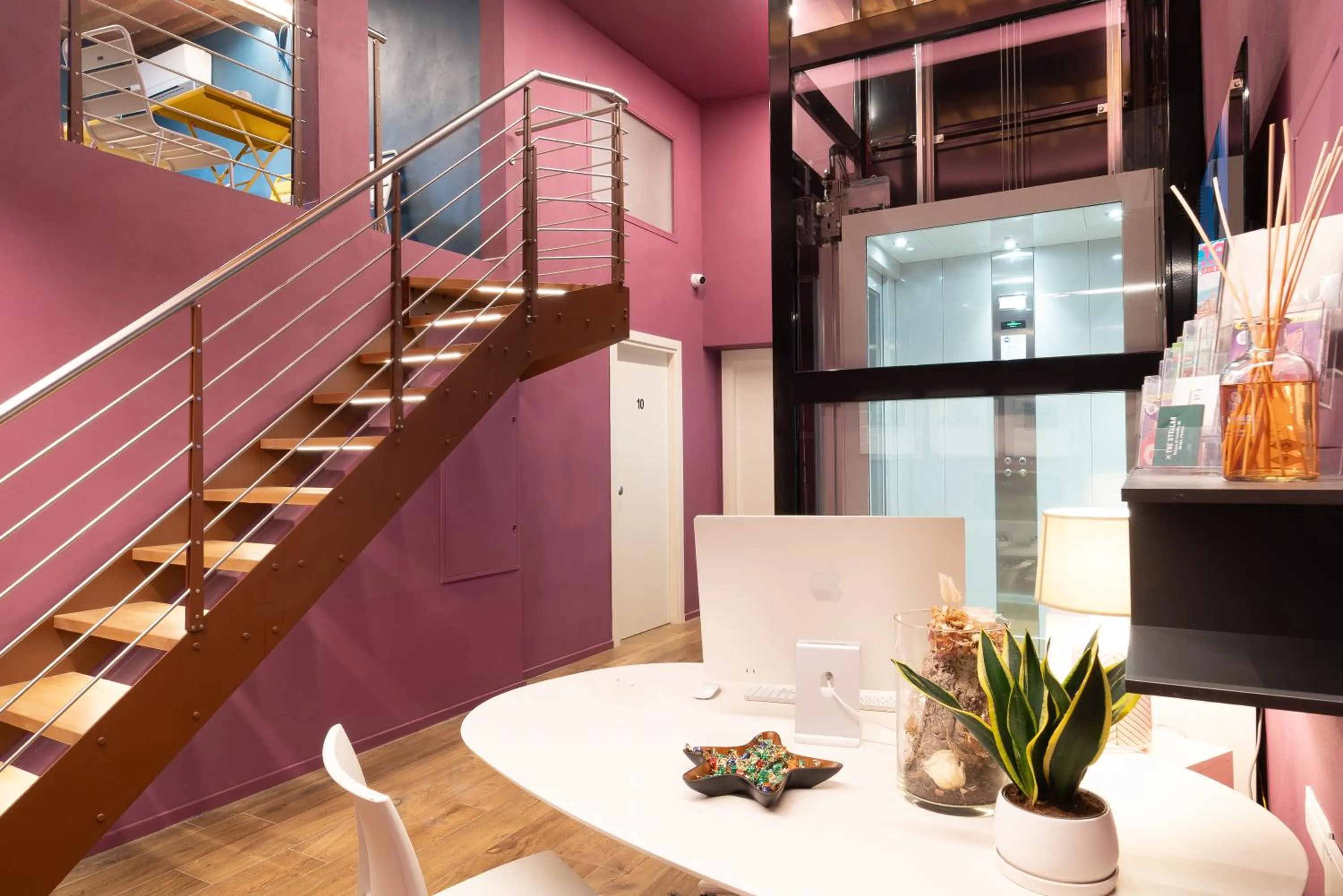 Lobby or reception in GOGO` Petit Hotel