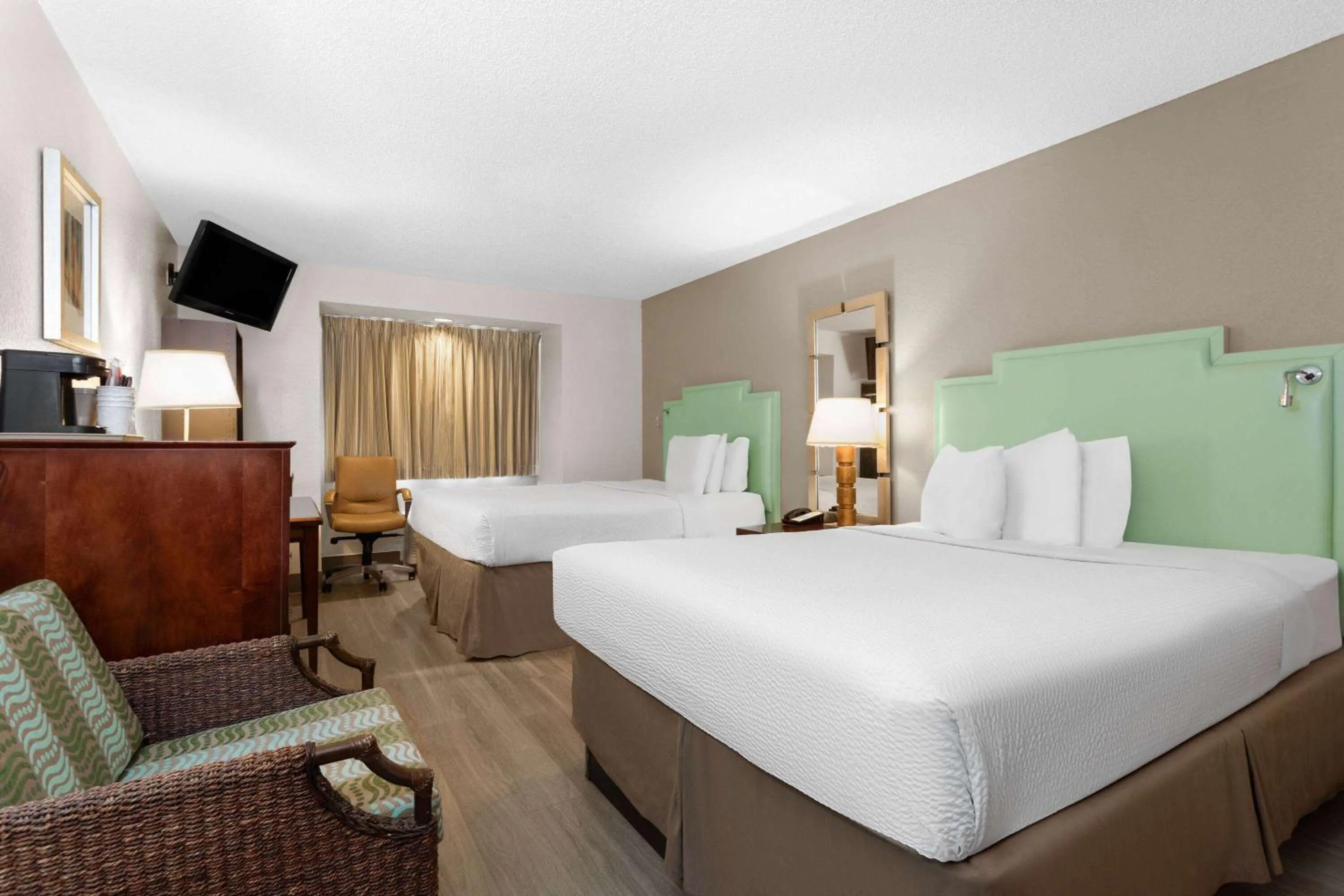 Photo of the whole room, Bed in Baymont by Wyndham Orlando-International Dr-Universal Blvd