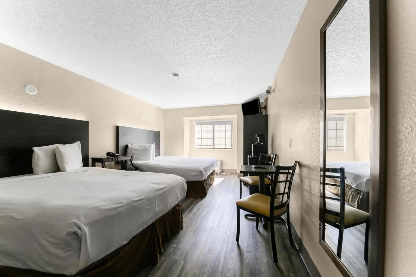 Photo of the whole room, Bed in Baymont by Wyndham Orlando-International Dr-Universal Blvd