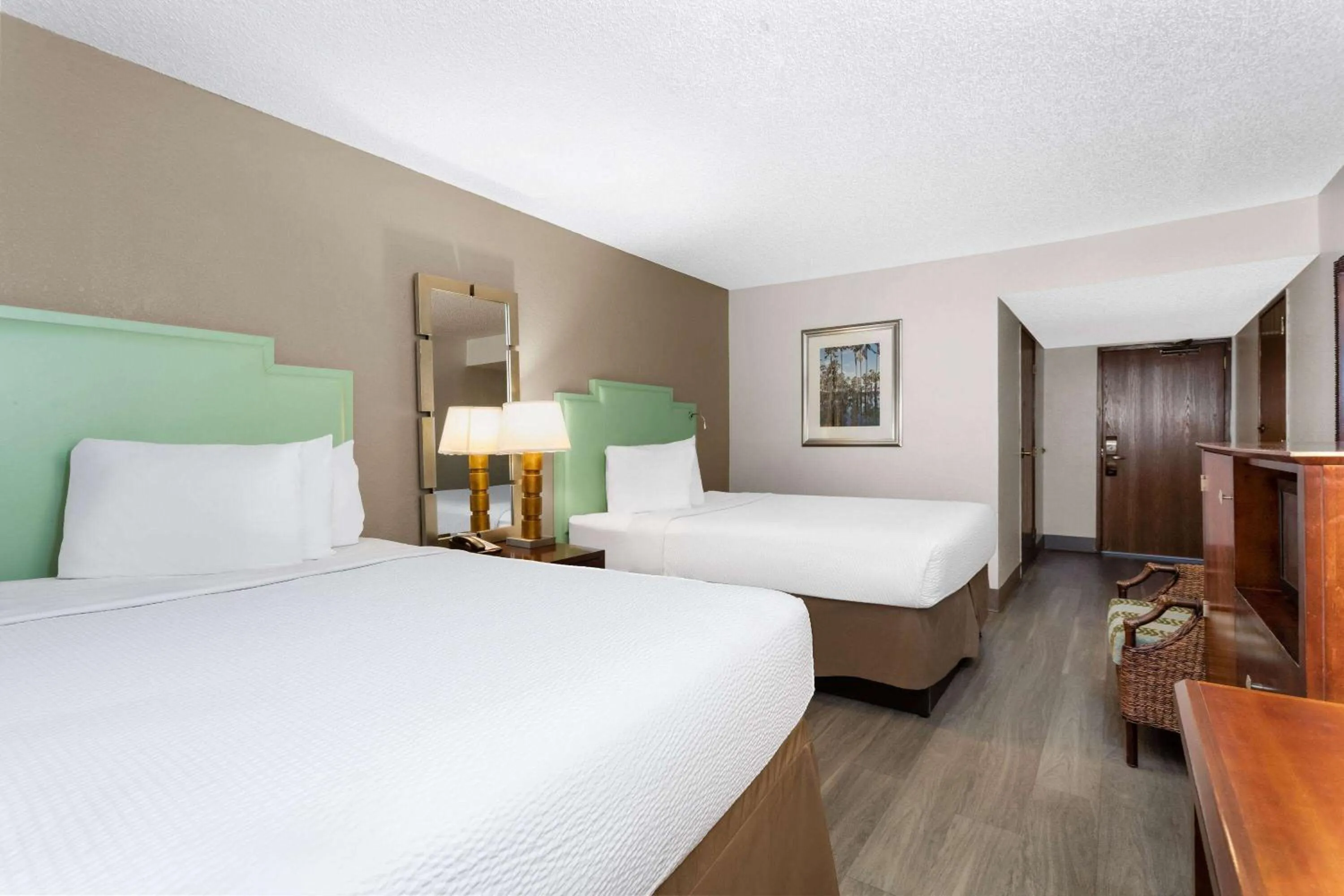 Photo of the whole room, Bed in Baymont by Wyndham Orlando-International Dr-Universal Blvd