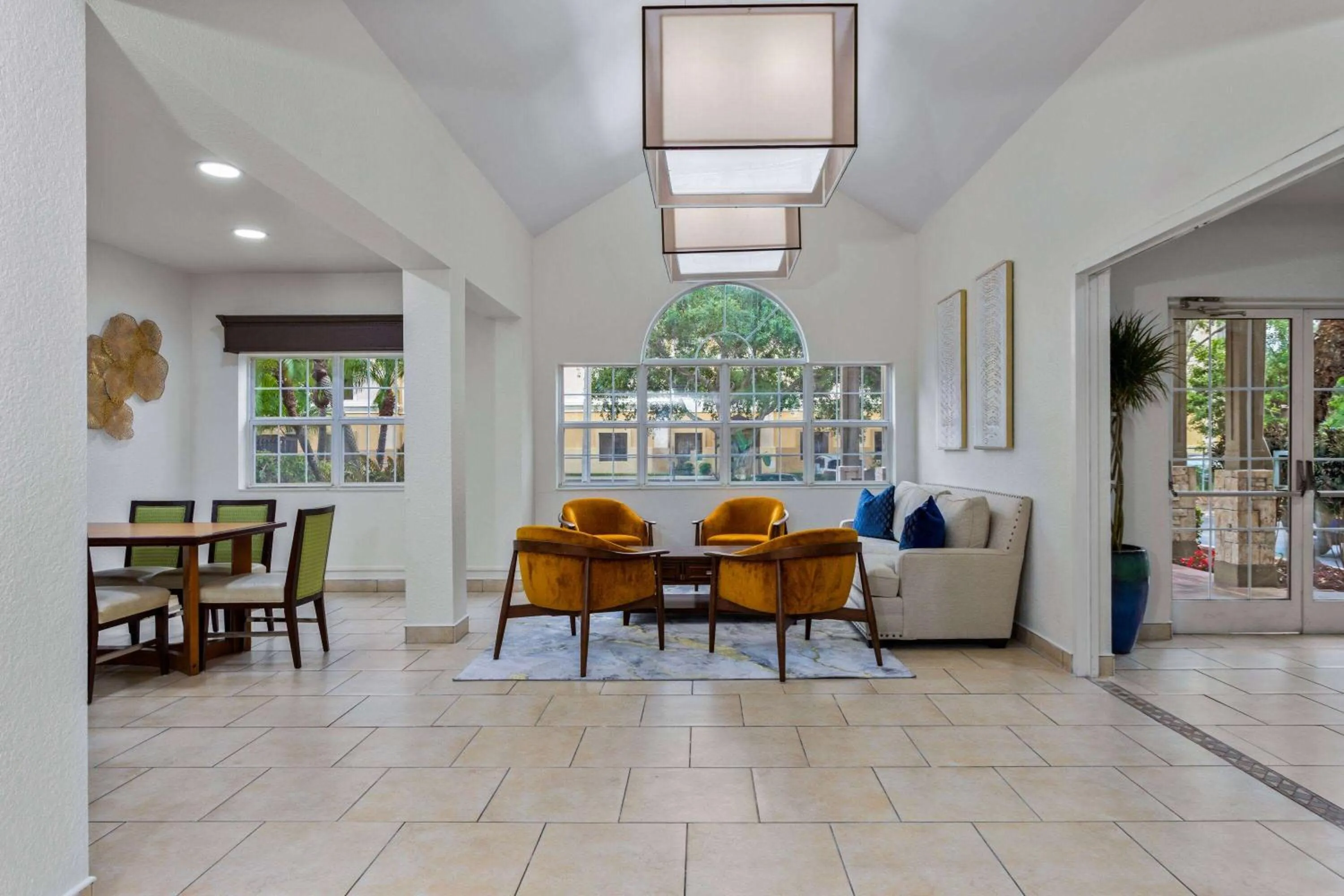 Lobby or reception in Baymont by Wyndham Orlando-International Dr-Universal Blvd