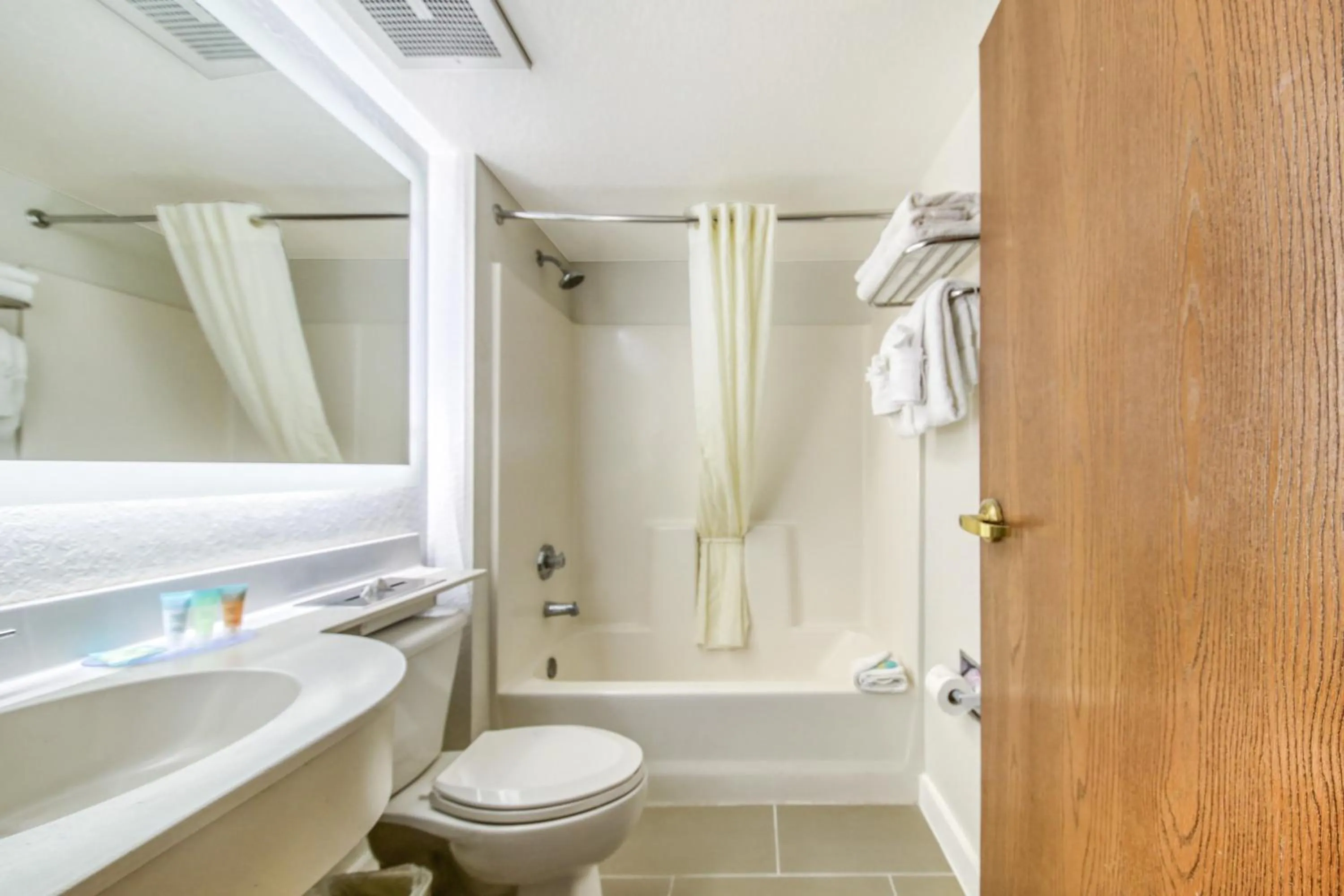 Shower in Baymont by Wyndham Orlando-International Dr-Universal Blvd