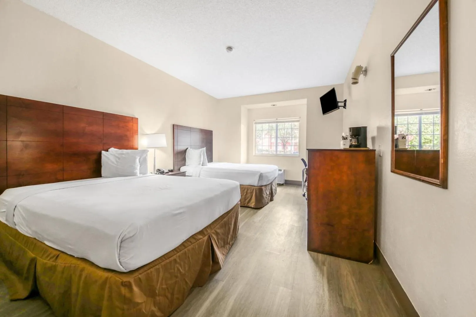 Photo of the whole room, Bed in Baymont by Wyndham Orlando-International Dr-Universal Blvd