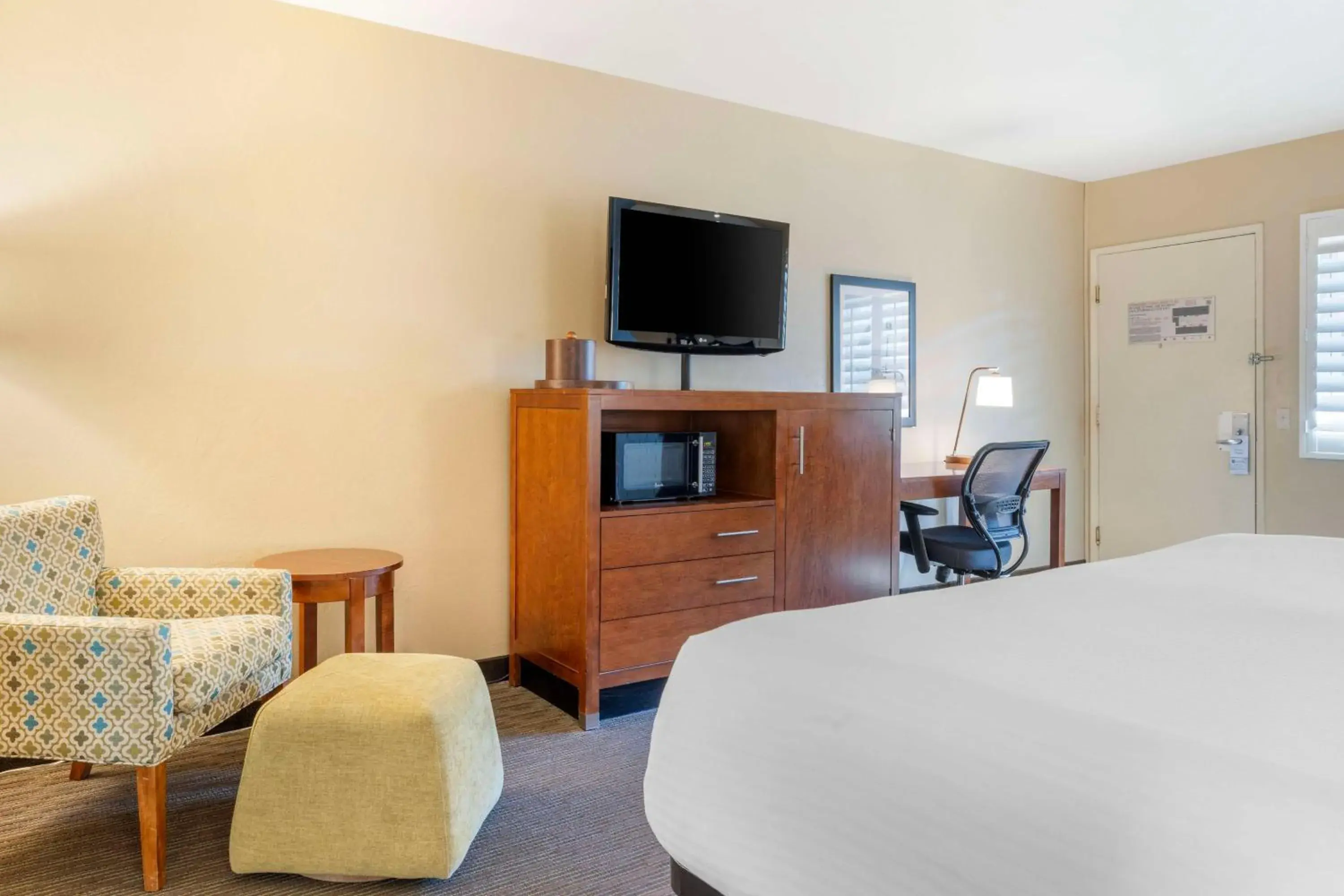Bedroom, Bed in Best Western Plus Beach View Lodge Carlsbad Bedroom, Bed in Best Western Plus Beach View Lodge Carlsbad