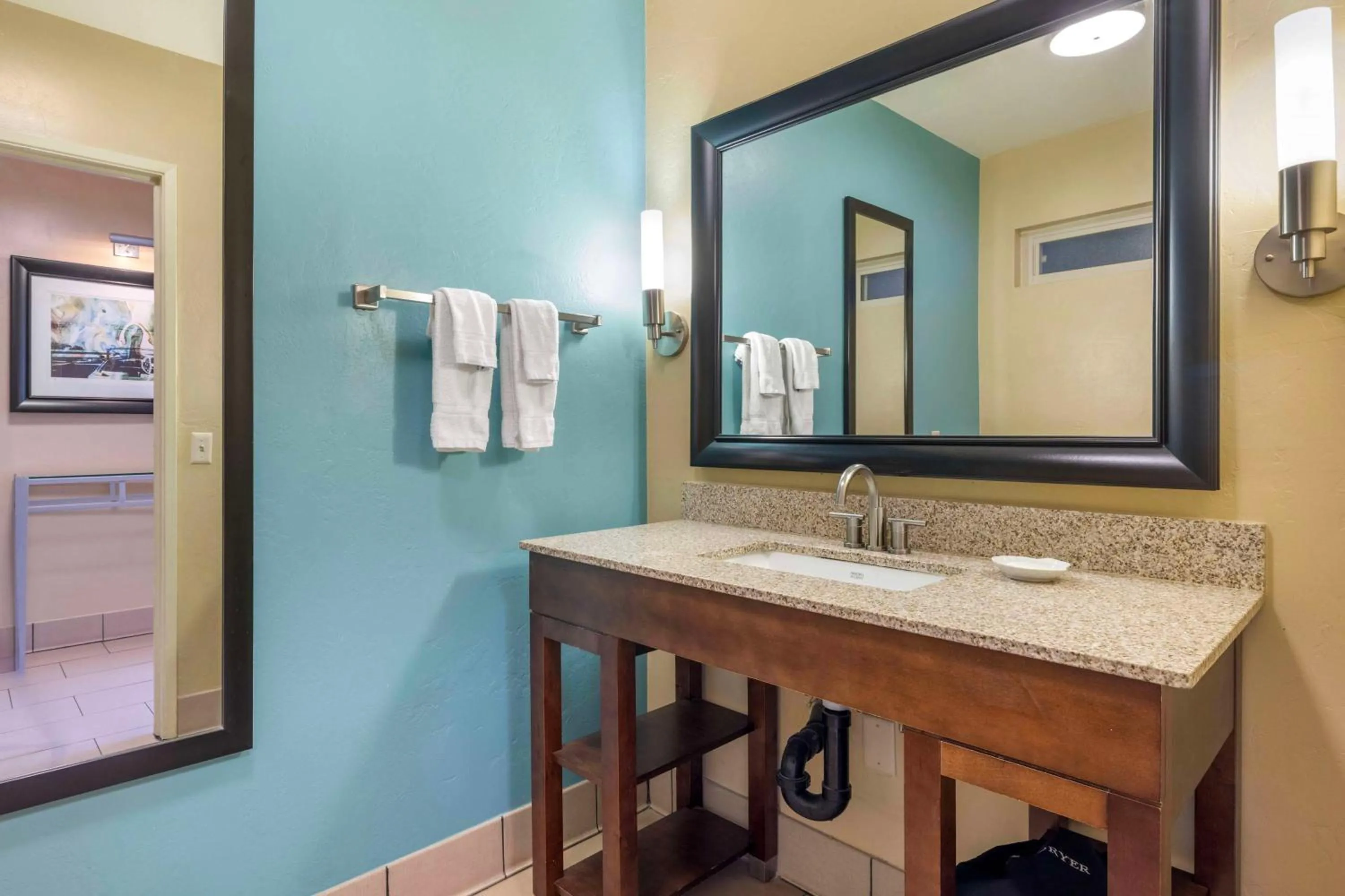 Bathroom in Best Western Plus Beach View Lodge Carlsbad