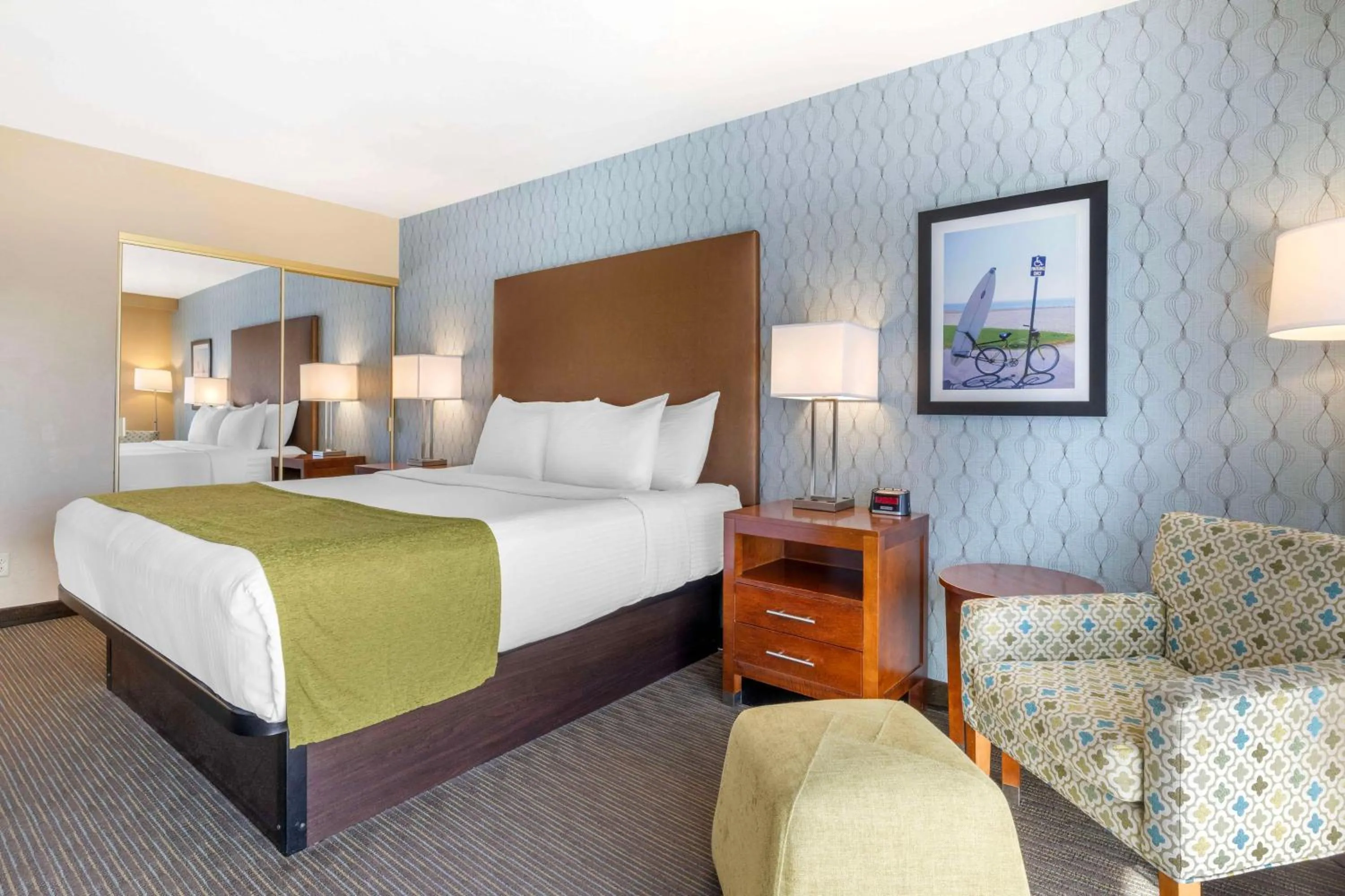 Bedroom, Bed in Best Western Plus Beach View Lodge Carlsbad