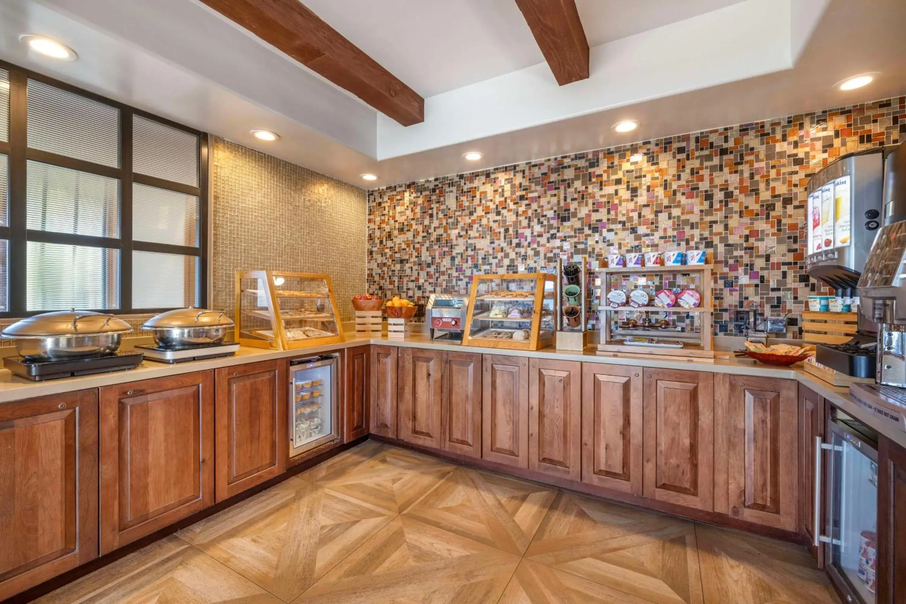 Breakfast in Best Western Plus Beach View Lodge Carlsbad Breakfast in Best Western Plus Beach View Lodge Carlsbad