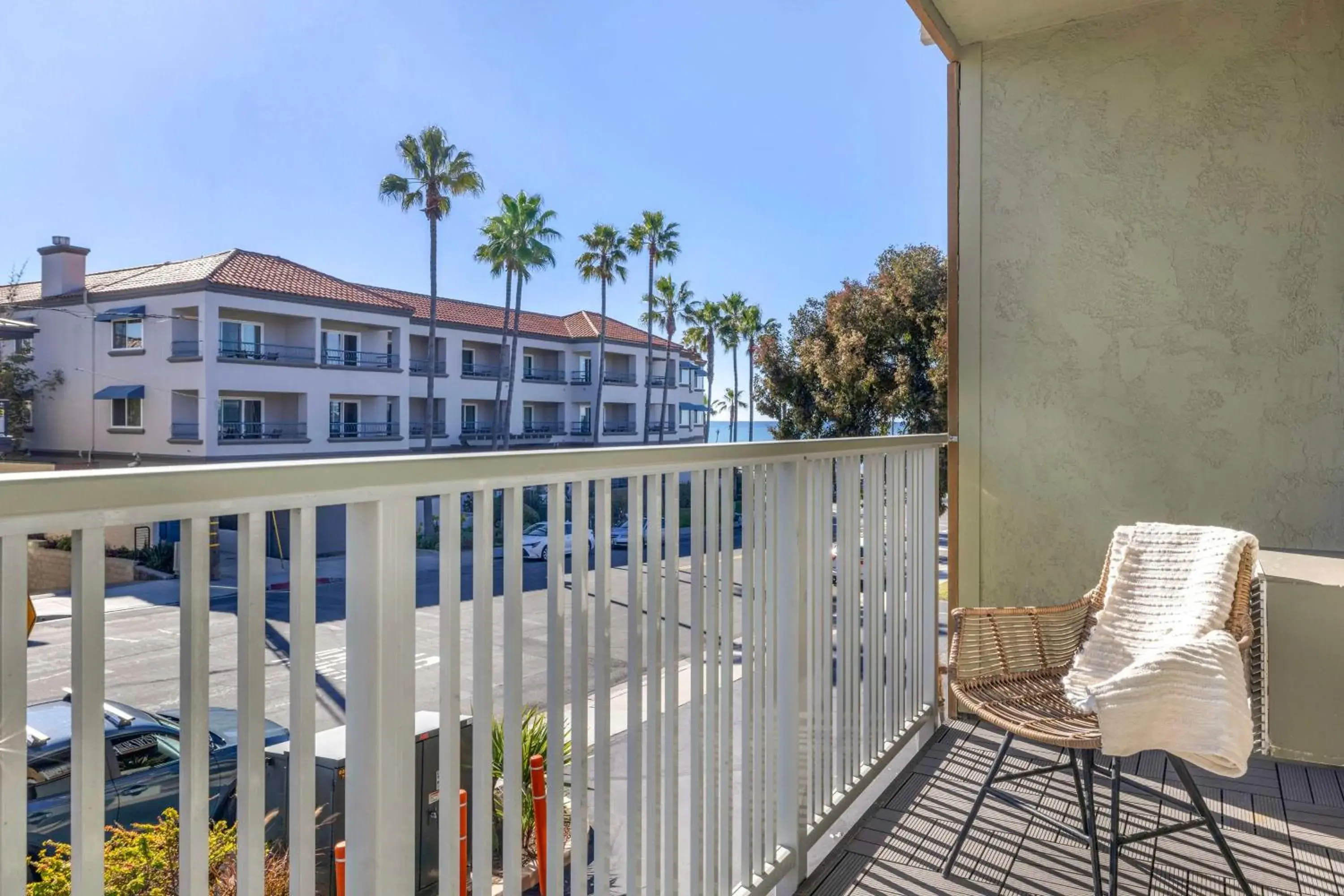 Bedroom in Best Western Plus Beach View Lodge Carlsbad Bedroom in Best Western Plus Beach View Lodge Carlsbad