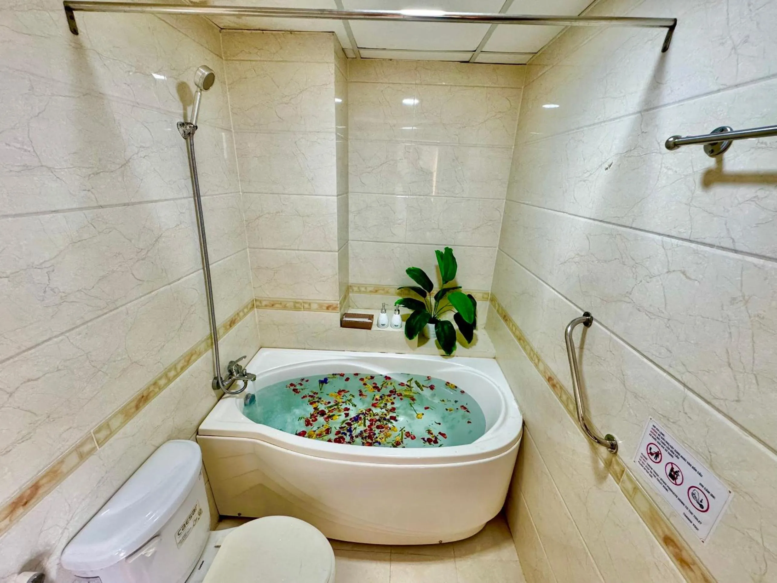 Bathroom in Anh Thien Sai Gon Central Hotel - District 1