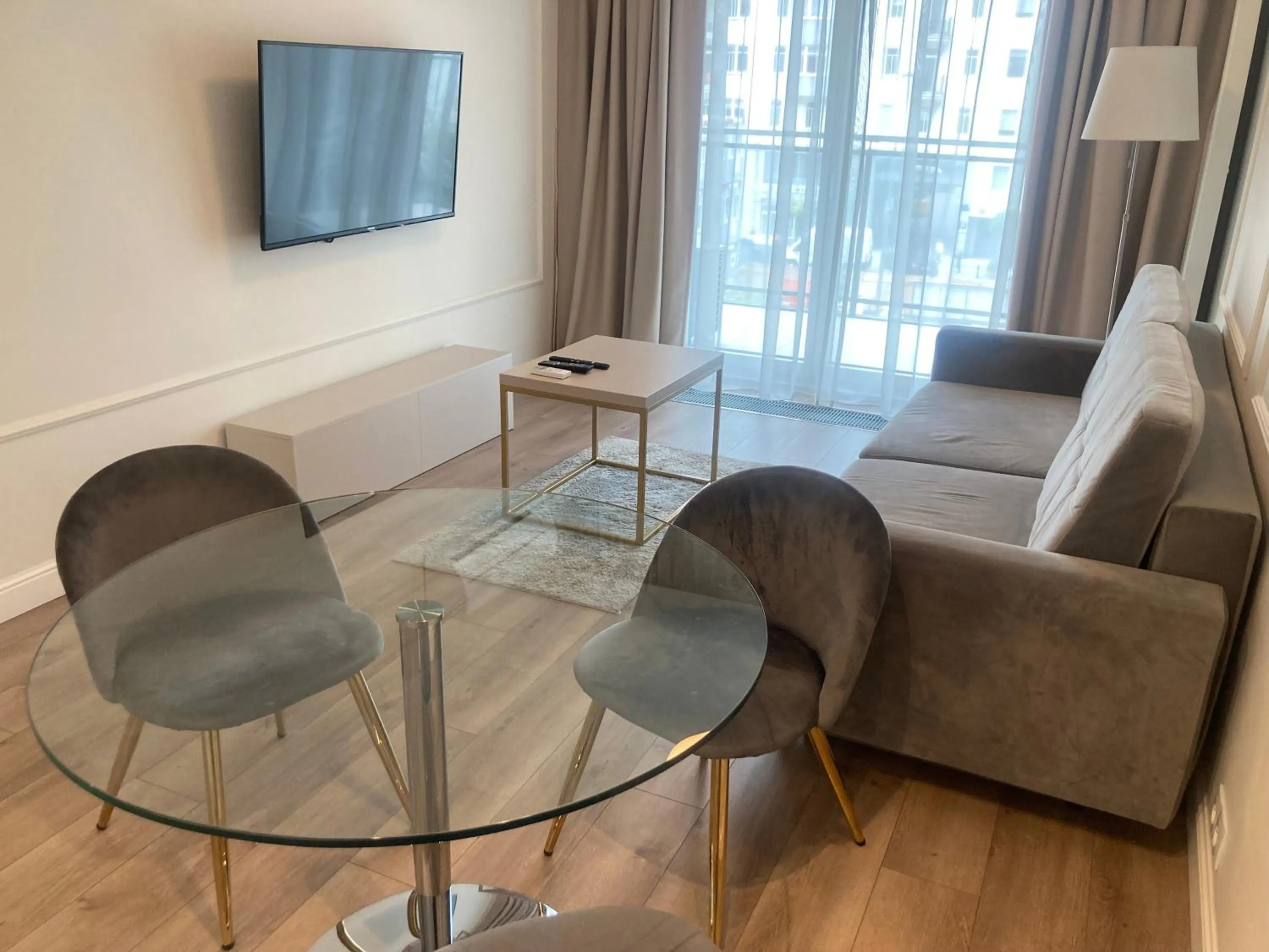 TV and multimedia in Platinum Towers Hotel Apartments