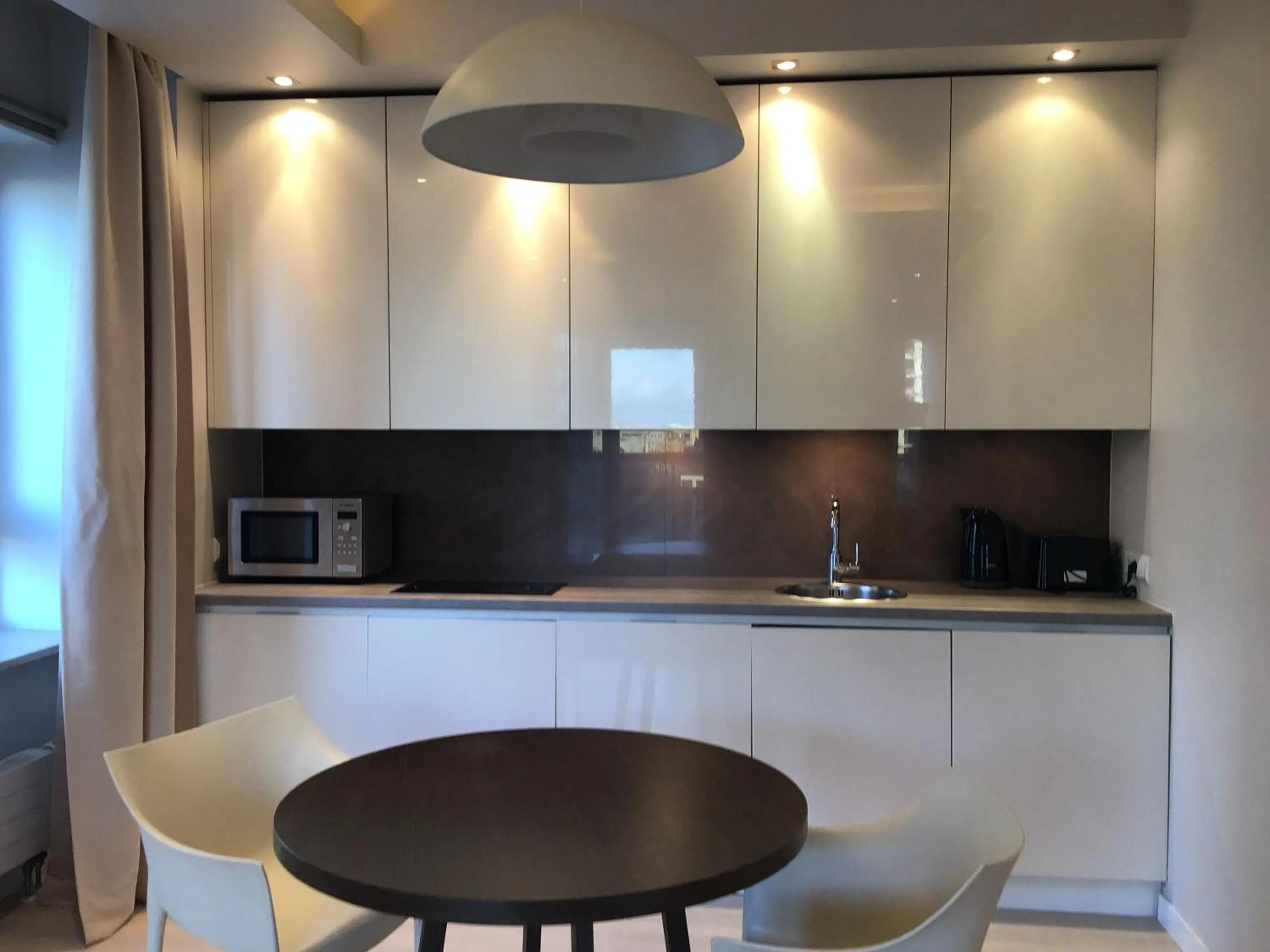 Kitchen or kitchenette in Platinum Towers Hotel Apartments