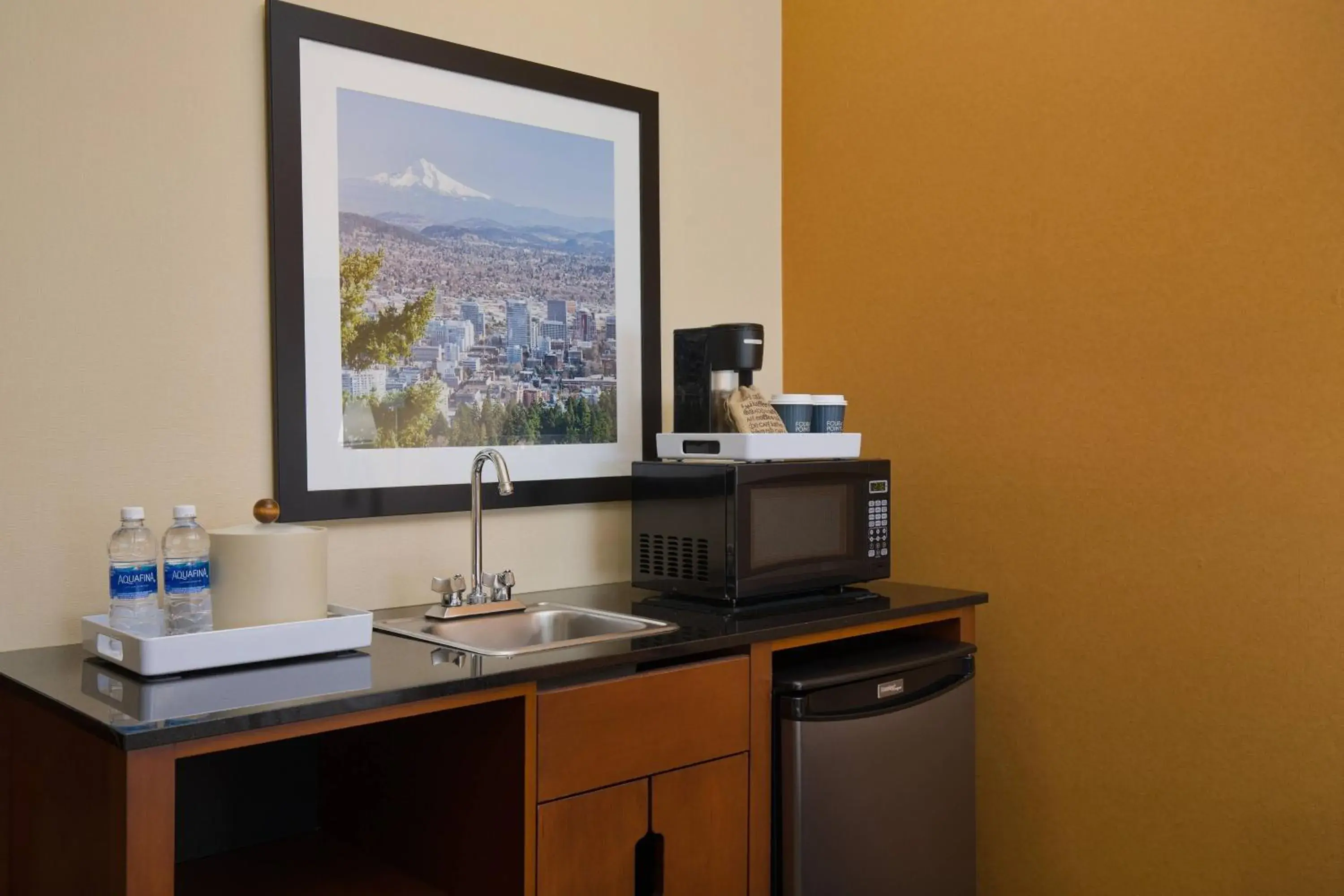 Deluxe King Room, Larger Guest room, 1 King in Four Points by Sheraton Portland East Deluxe King Room, Larger Guest room, 1 King in Four Points by Sheraton Portland East