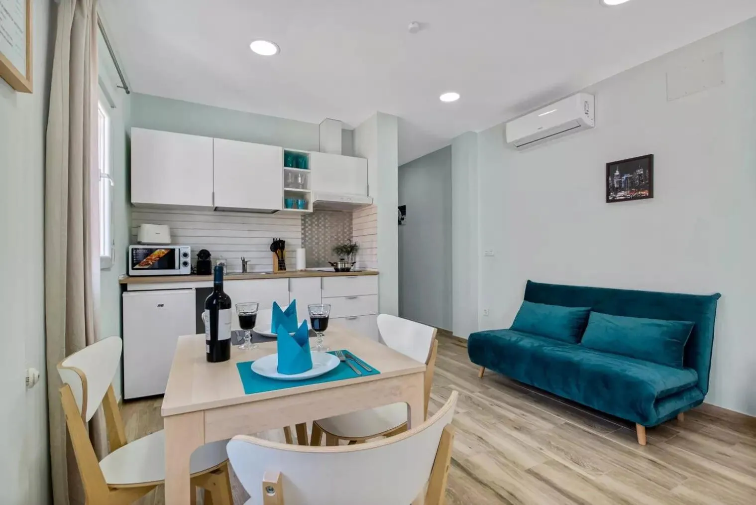 Photo of the whole room in Umihouse apartamentos centro Alicante