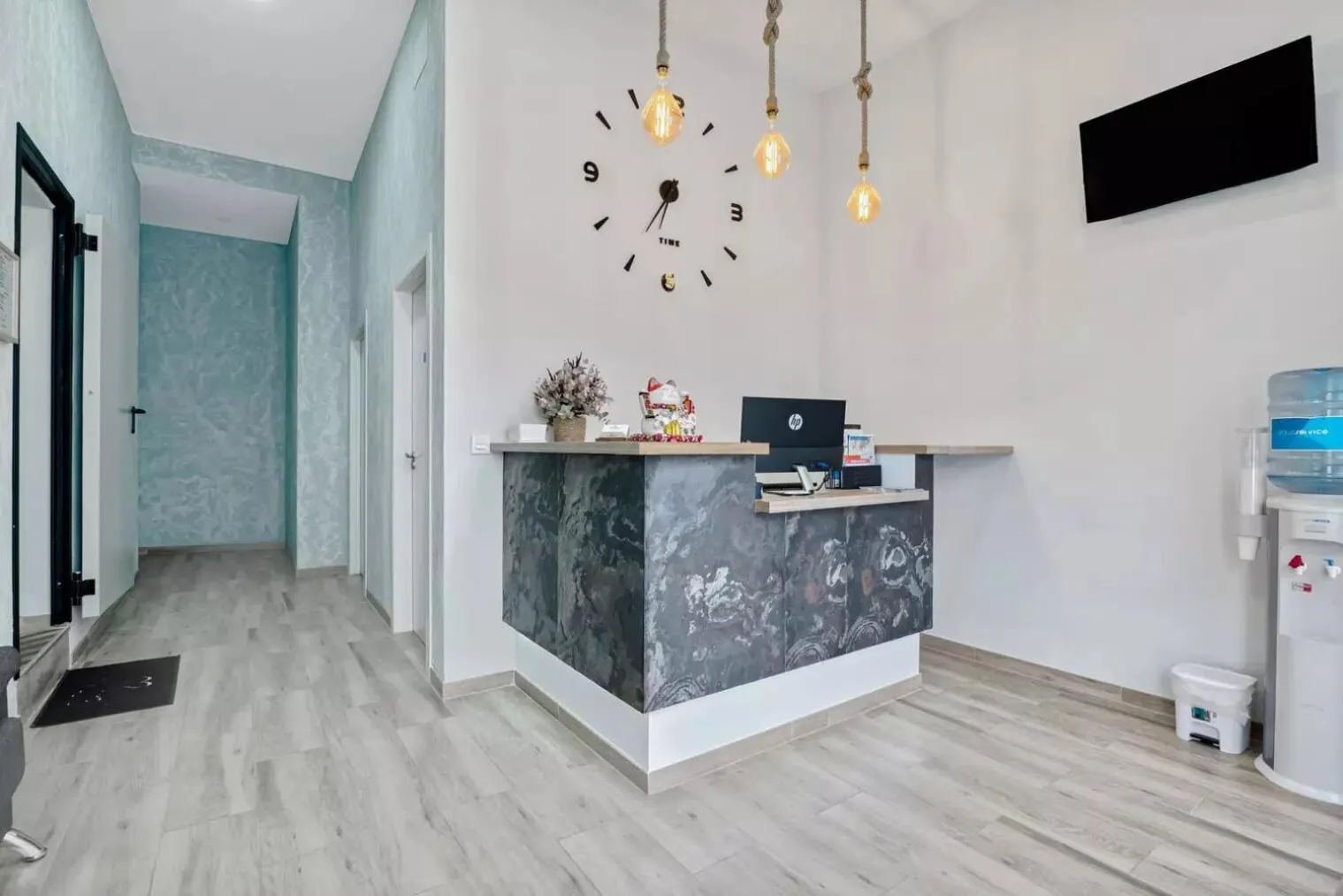 Restaurant/places to eat in Umihouse apartamentos centro Alicante