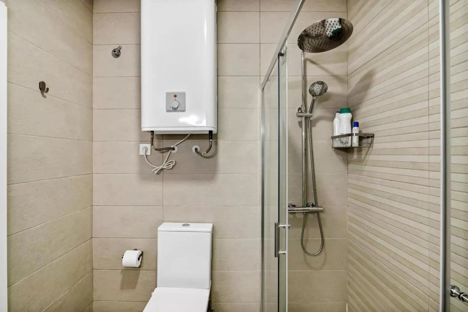 Shower in Umihouse apartamentos centro Alicante