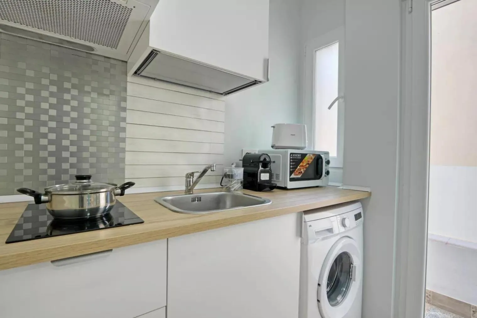 Kitchen or kitchenette in Umihouse apartamentos centro Alicante