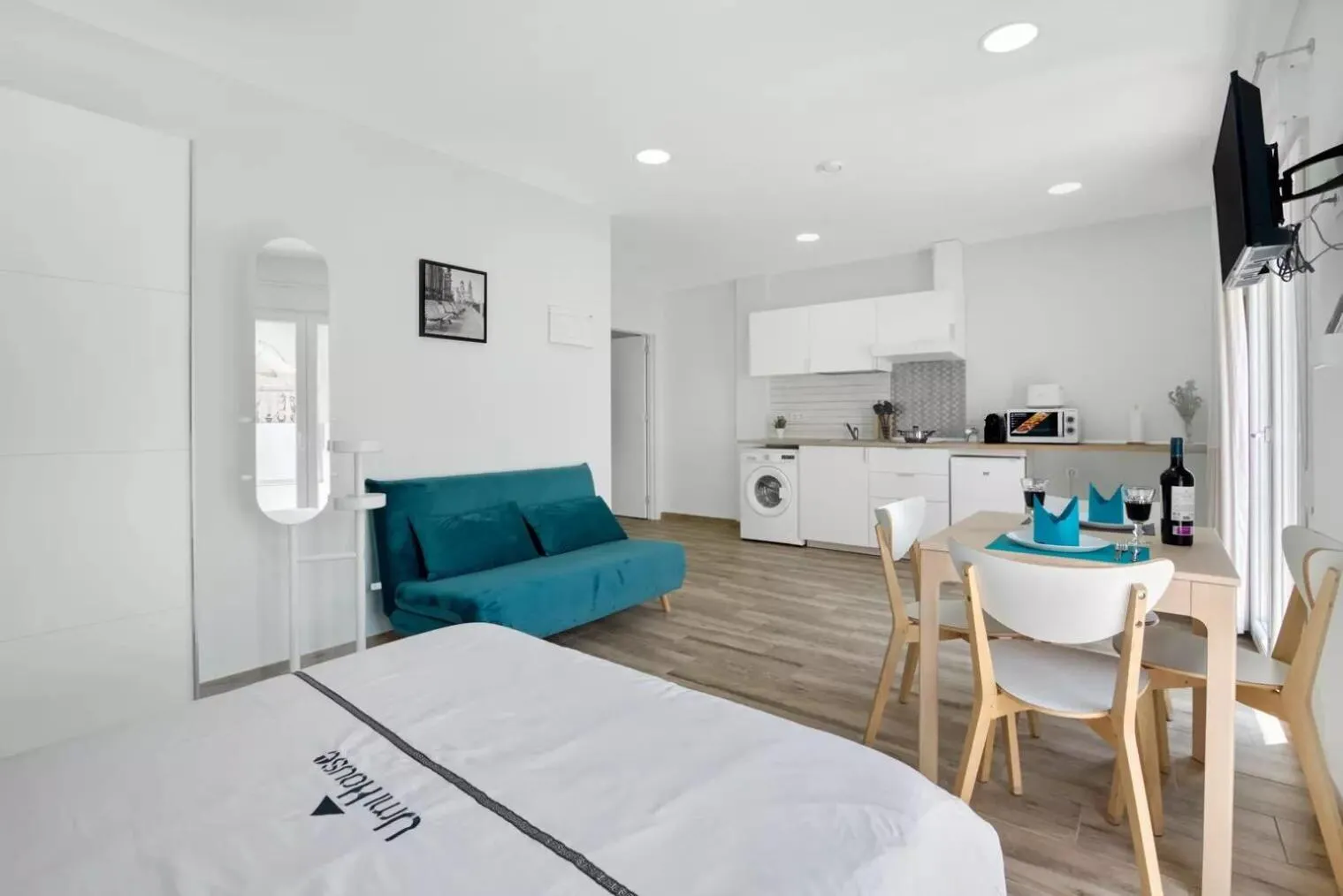 Photo of the whole room in Umihouse apartamentos centro Alicante