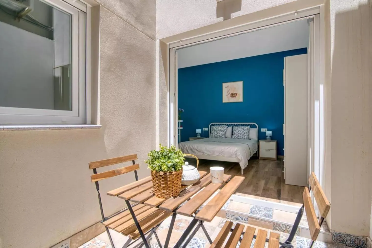 Patio, Bed in Umihouse apartamentos centro Alicante