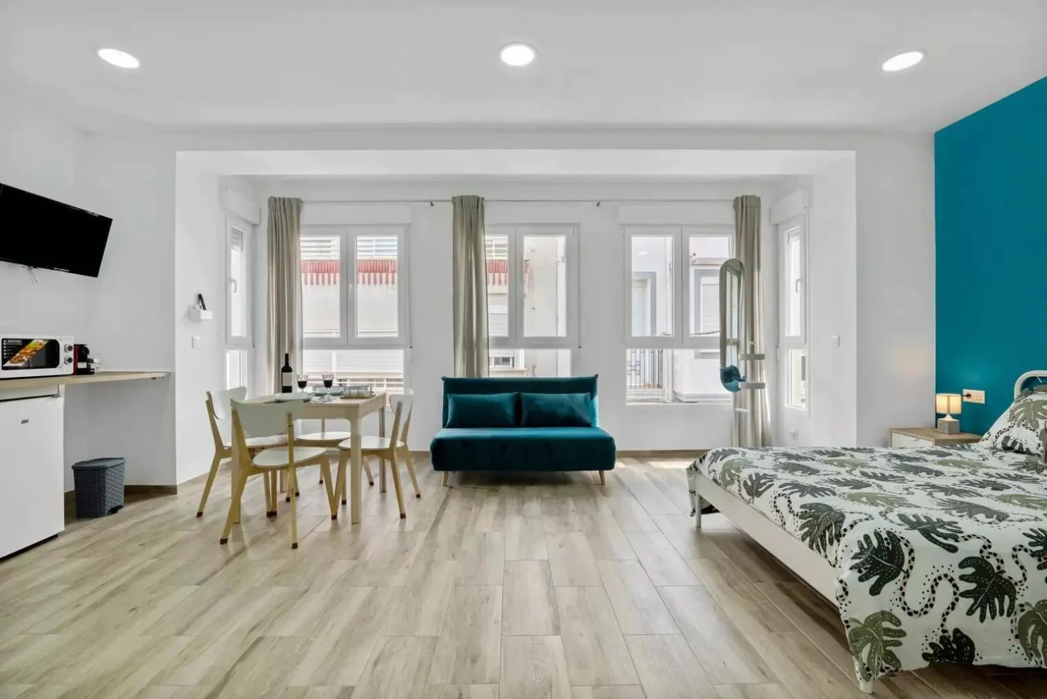 Photo of the whole room, Bed in Umihouse apartamentos centro Alicante